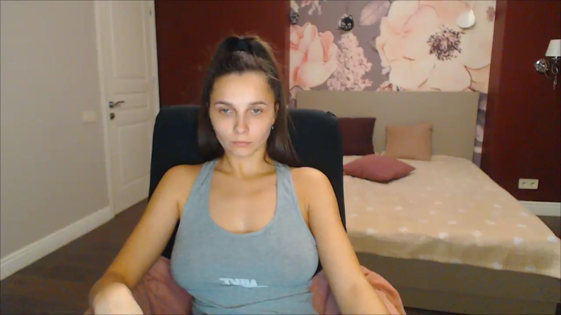 Gallery image thumbnail from Karina_Mils's myfreecams stream on, 12/21/2024, 18:58 image 15 of 20