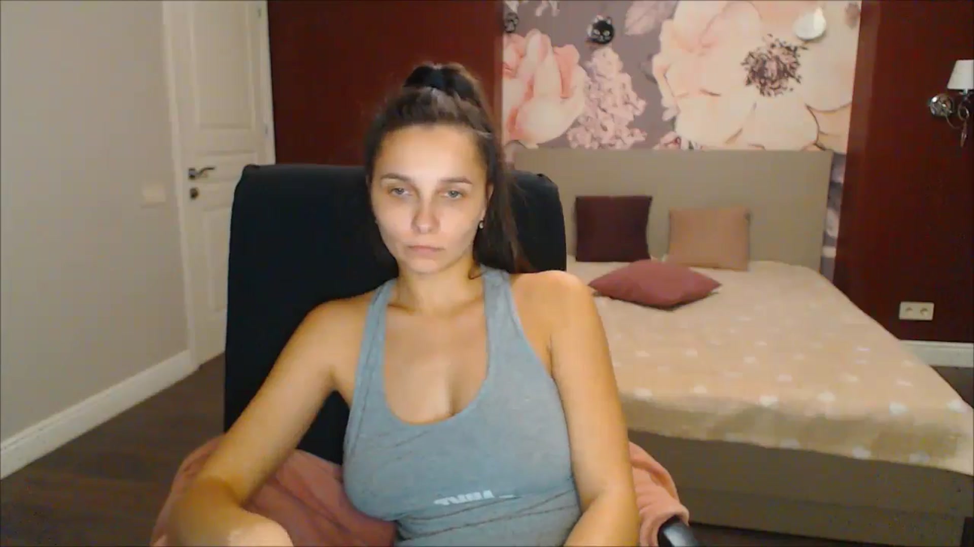 Gallery image thumbnail from Karina_Mils's myfreecams stream on, 12/21/2024, 18:58 image 7 of 20