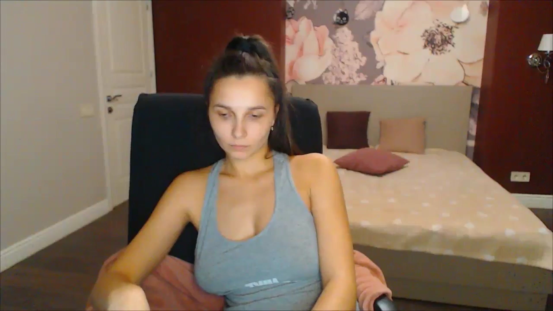 Gallery image thumbnail from Karina_Mils's myfreecams stream on, 12/21/2024, 18:58 image 8 of 20