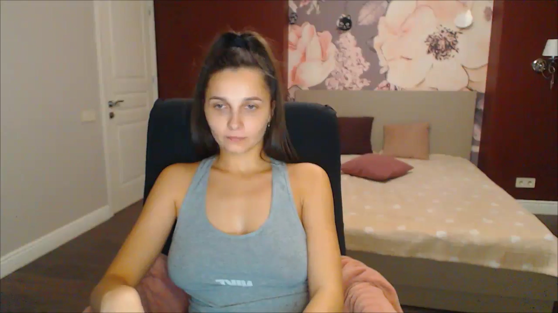 Gallery image thumbnail from Karina_Mils's myfreecams stream on, 12/21/2024, 18:58 image 18 of 20