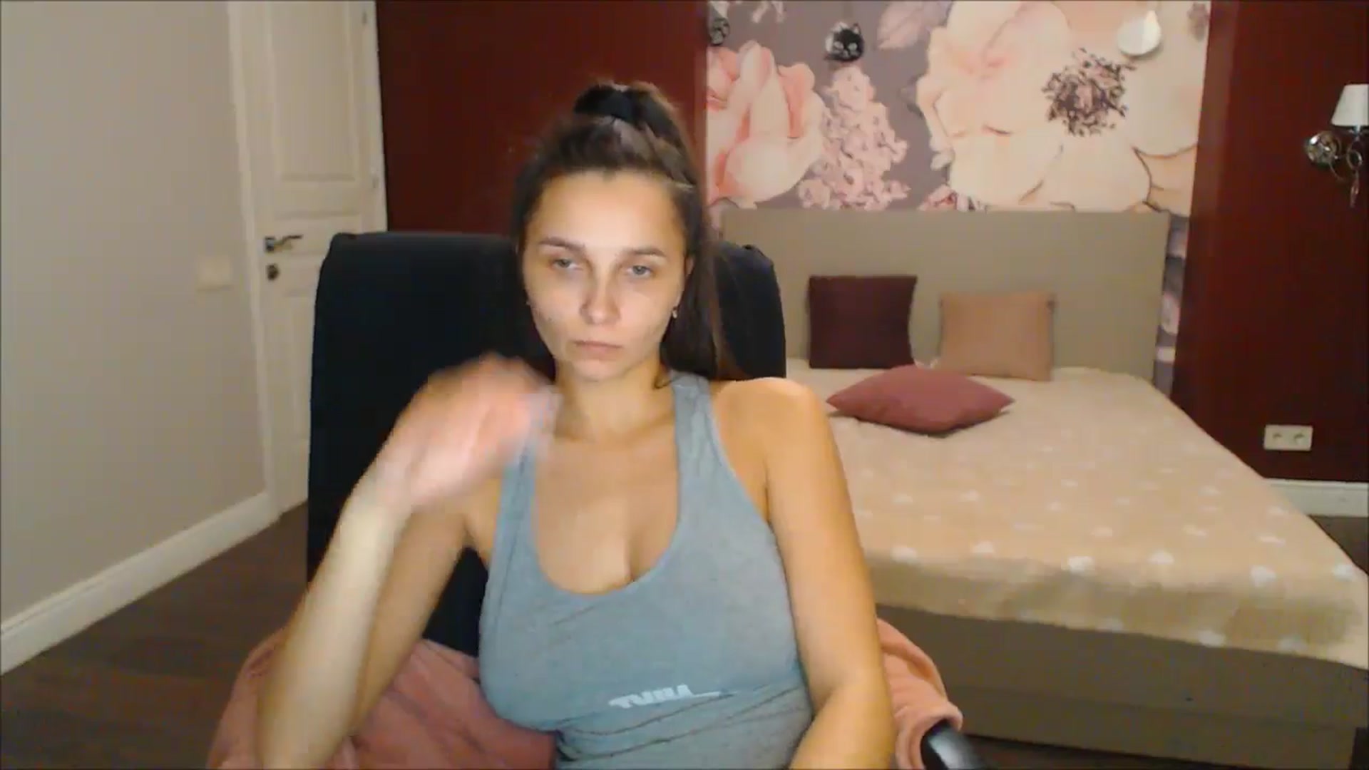 Gallery image thumbnail from Karina_Mils's myfreecams stream on, 12/21/2024, 18:58 image 6 of 20