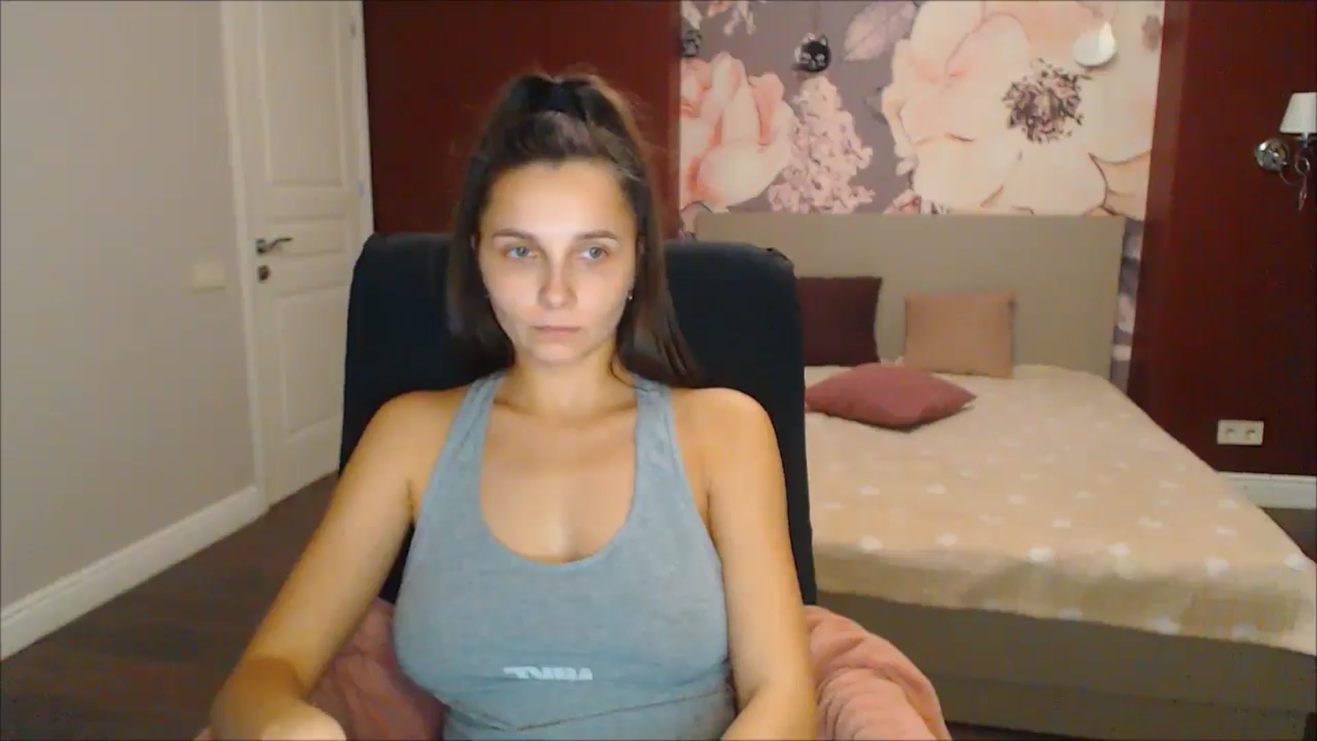 Gallery image thumbnail from Karina_Mils's myfreecams stream on, 12/21/2024, 18:58 image 19 of 20