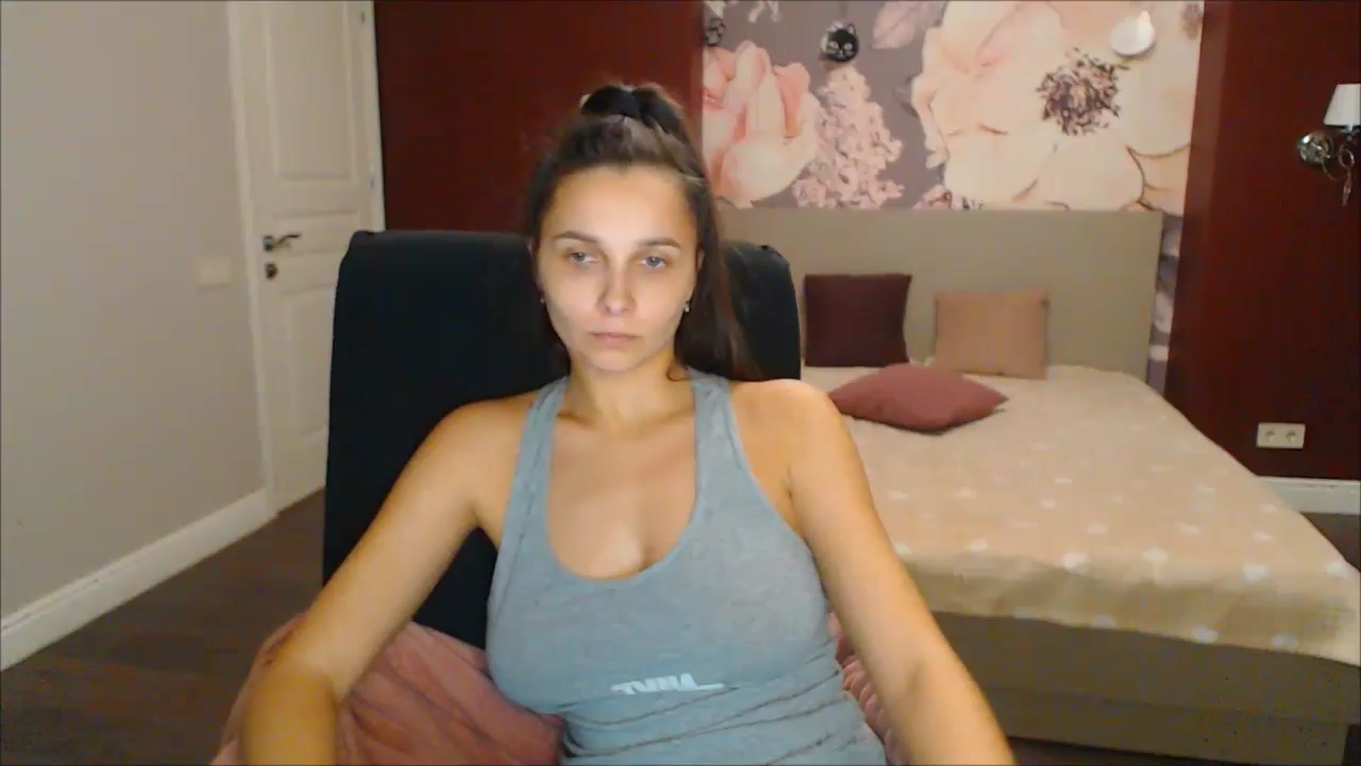 Gallery image thumbnail from Karina_Mils's myfreecams stream on, 12/21/2024, 18:58 image 2 of 20
