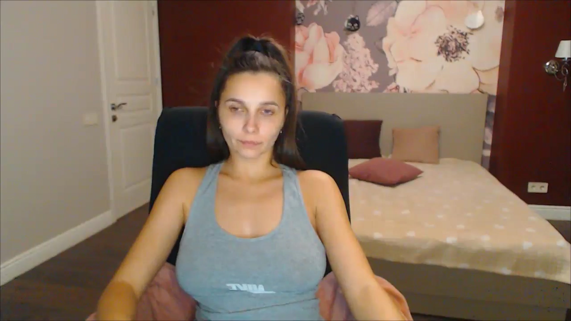 Gallery image thumbnail from Karina_Mils's myfreecams stream on, 12/21/2024, 18:58 image 13 of 20
