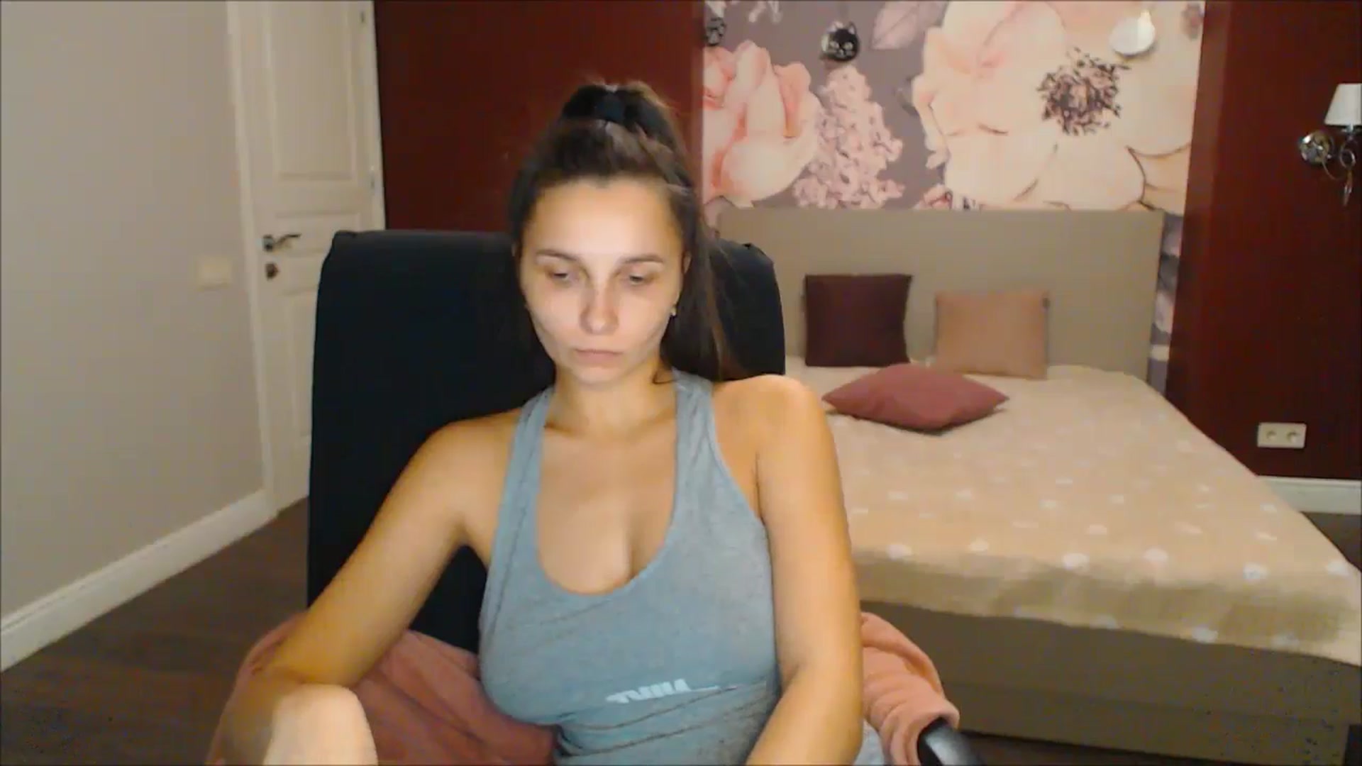 Gallery image thumbnail from Karina_Mils's myfreecams stream on, 12/21/2024, 18:58 image 5 of 20
