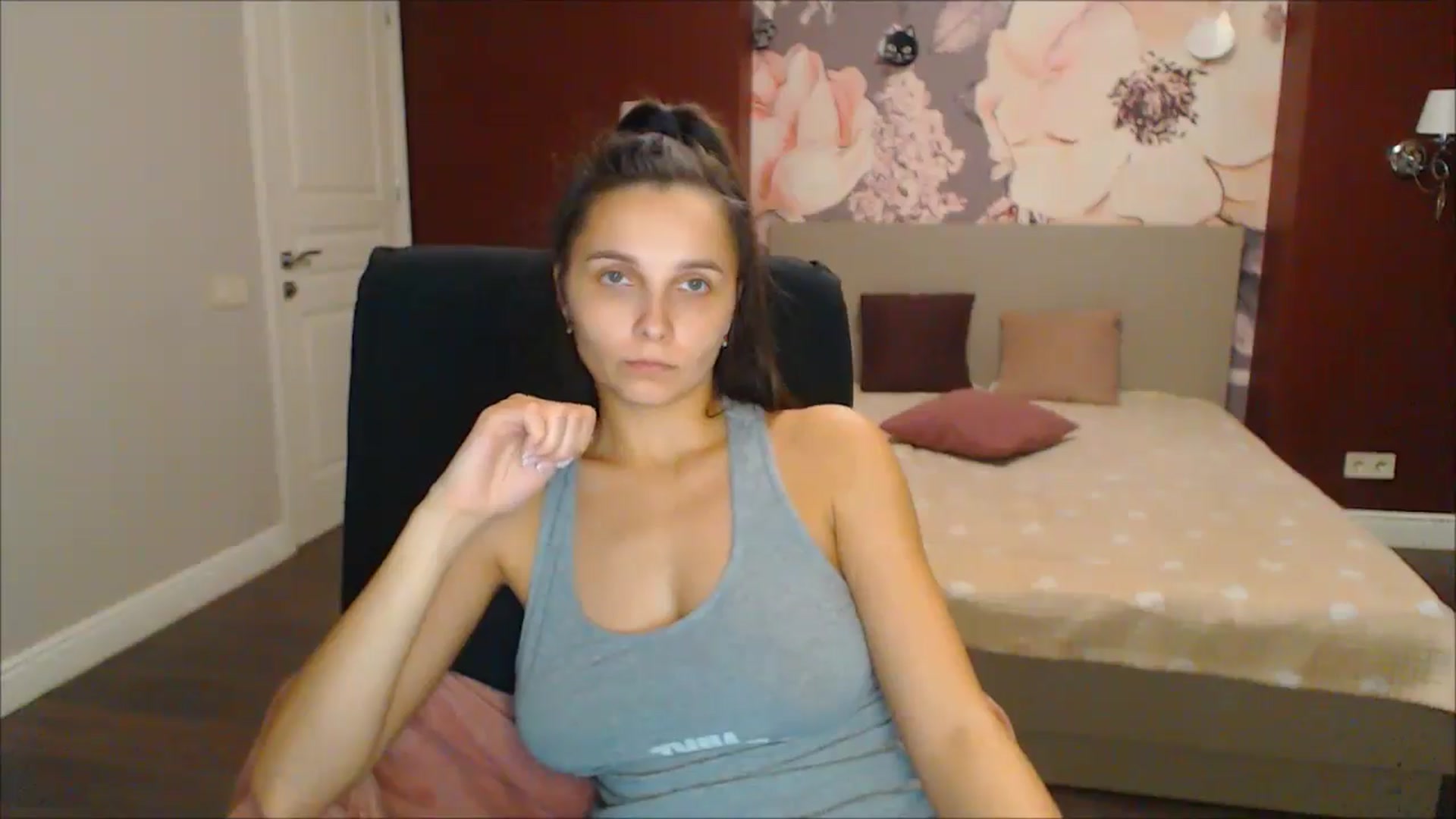 Gallery image thumbnail from Karina_Mils's myfreecams stream on, 12/21/2024, 18:58 image 9 of 20