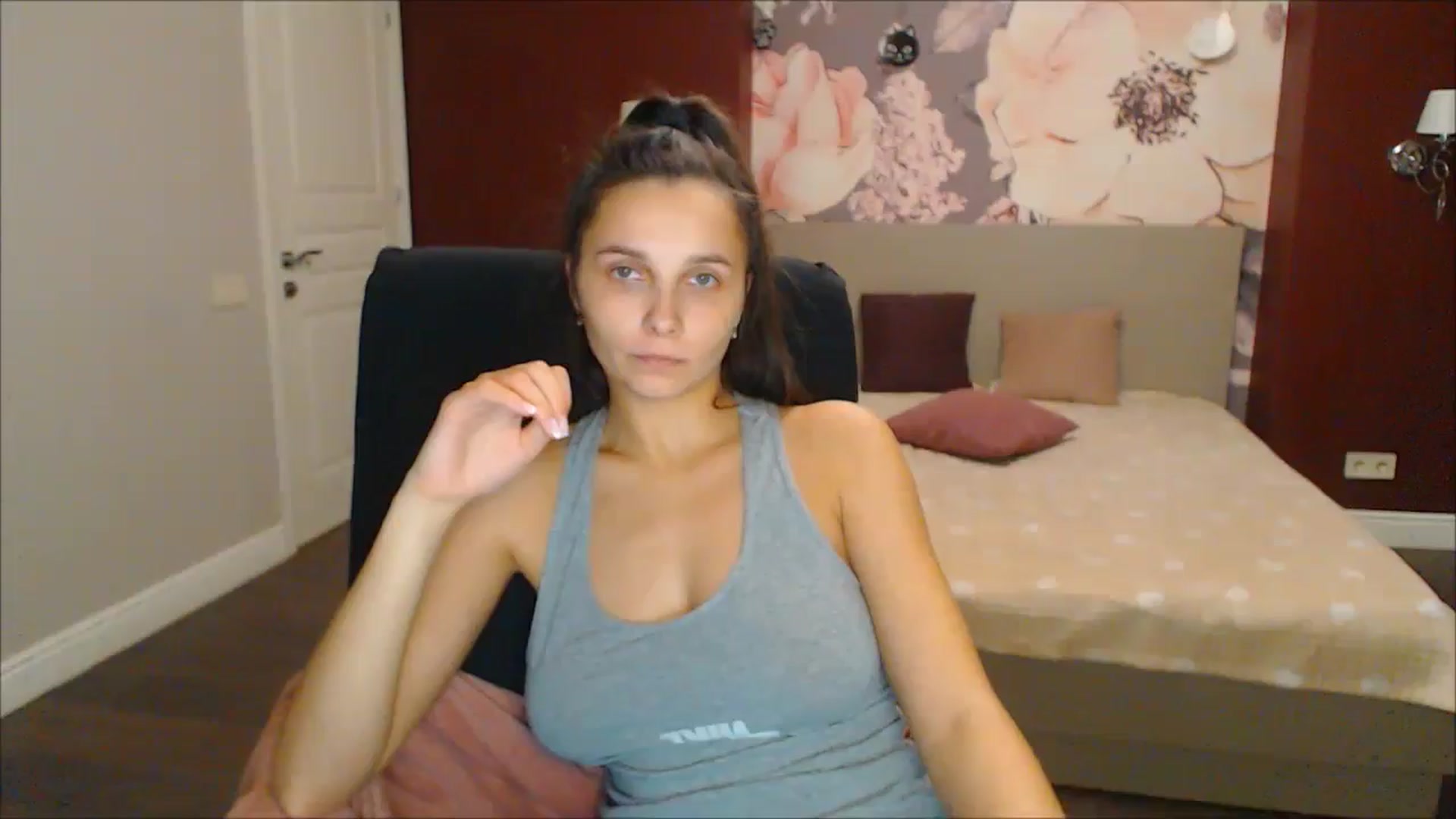 Gallery image thumbnail from Karina_Mils's myfreecams stream on, 12/21/2024, 18:58 image 3 of 20