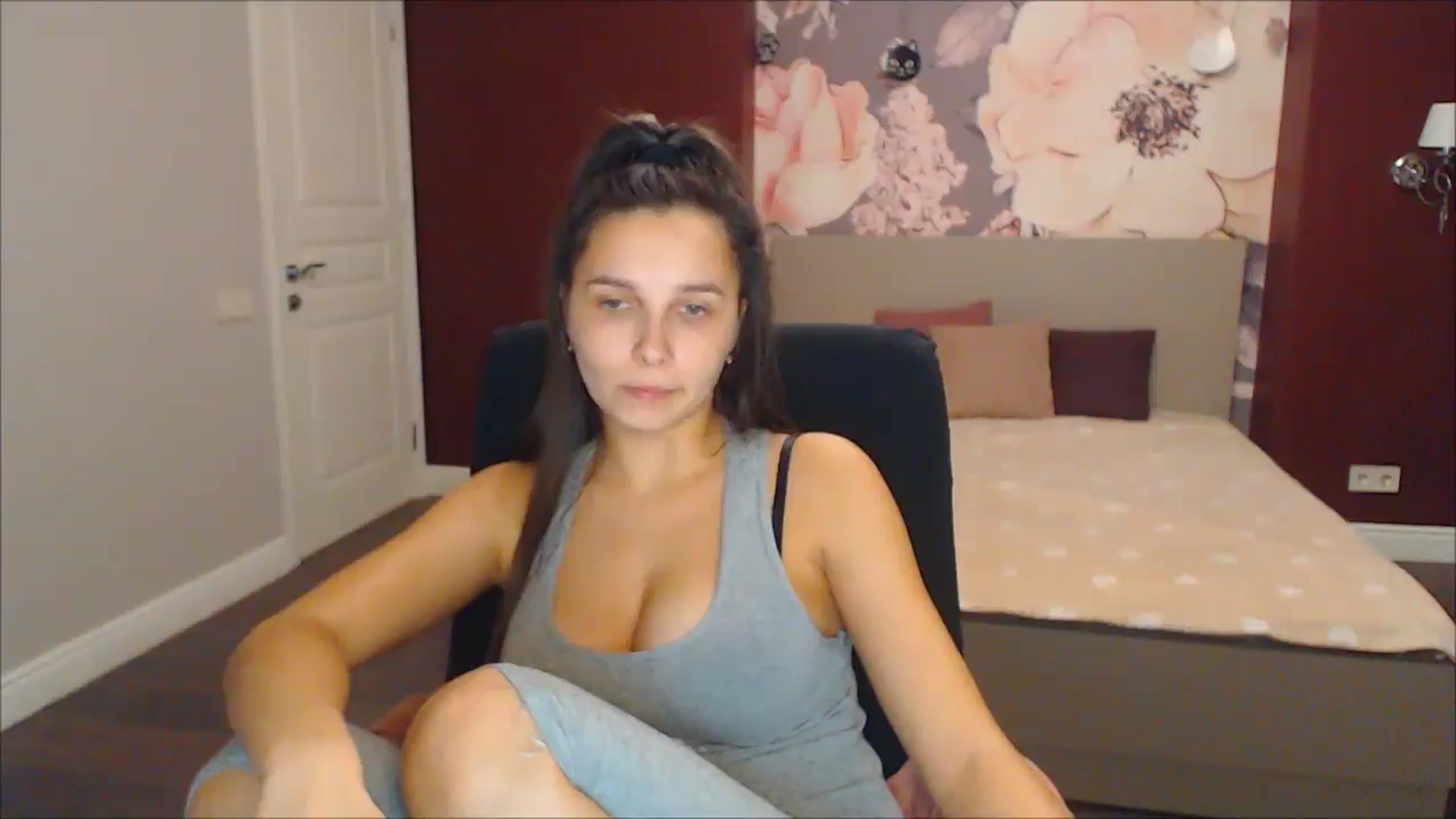 Gallery image thumbnail from Karina_Mils's myfreecams stream on, 12/22/2024, 16:27 image 2 of 20