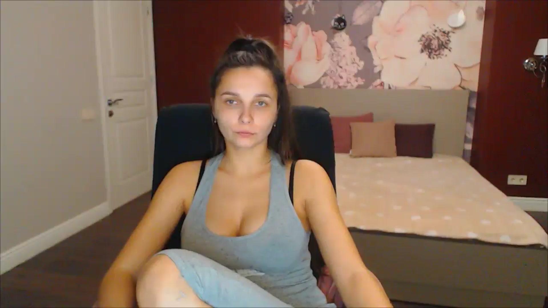 Gallery image thumbnail from Karina_Mils's myfreecams stream on, 12/22/2024, 16:27 image 3 of 20