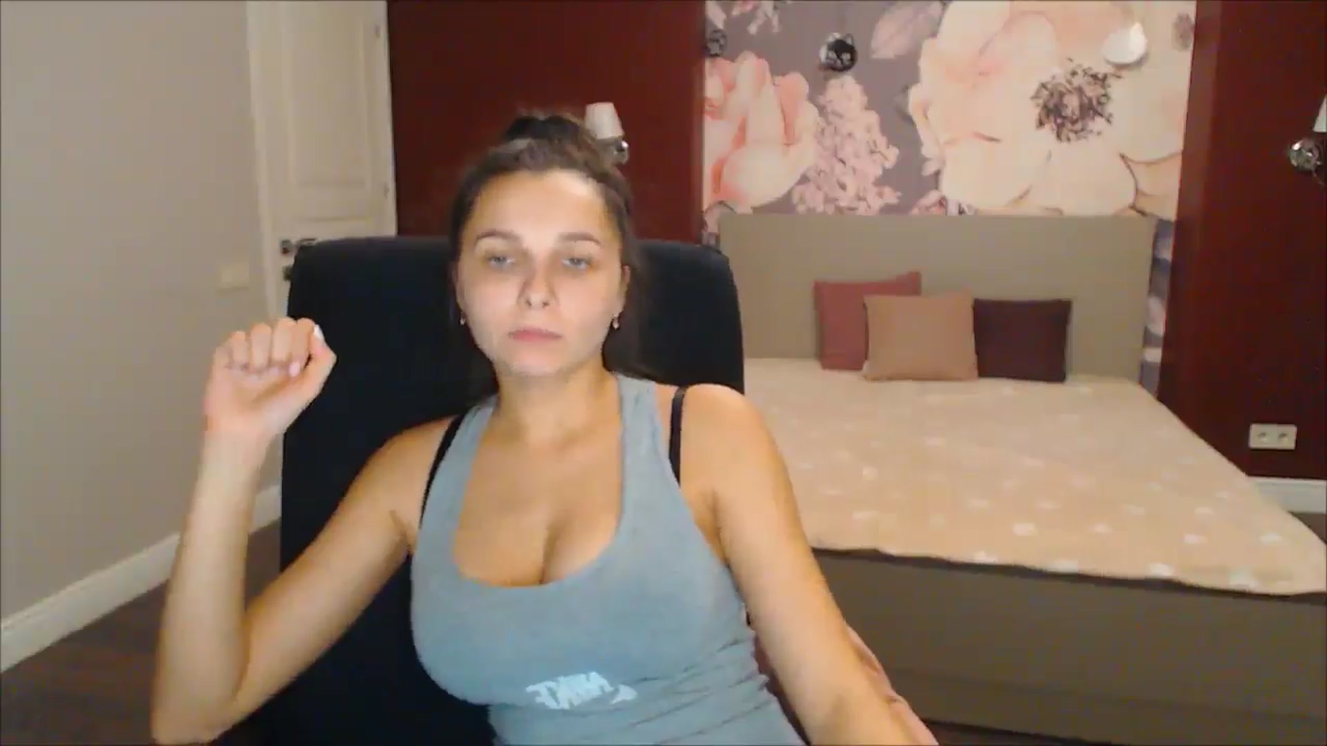 Gallery image thumbnail from Karina_Mils's myfreecams stream on, 12/22/2024, 16:40 image 16 of 20