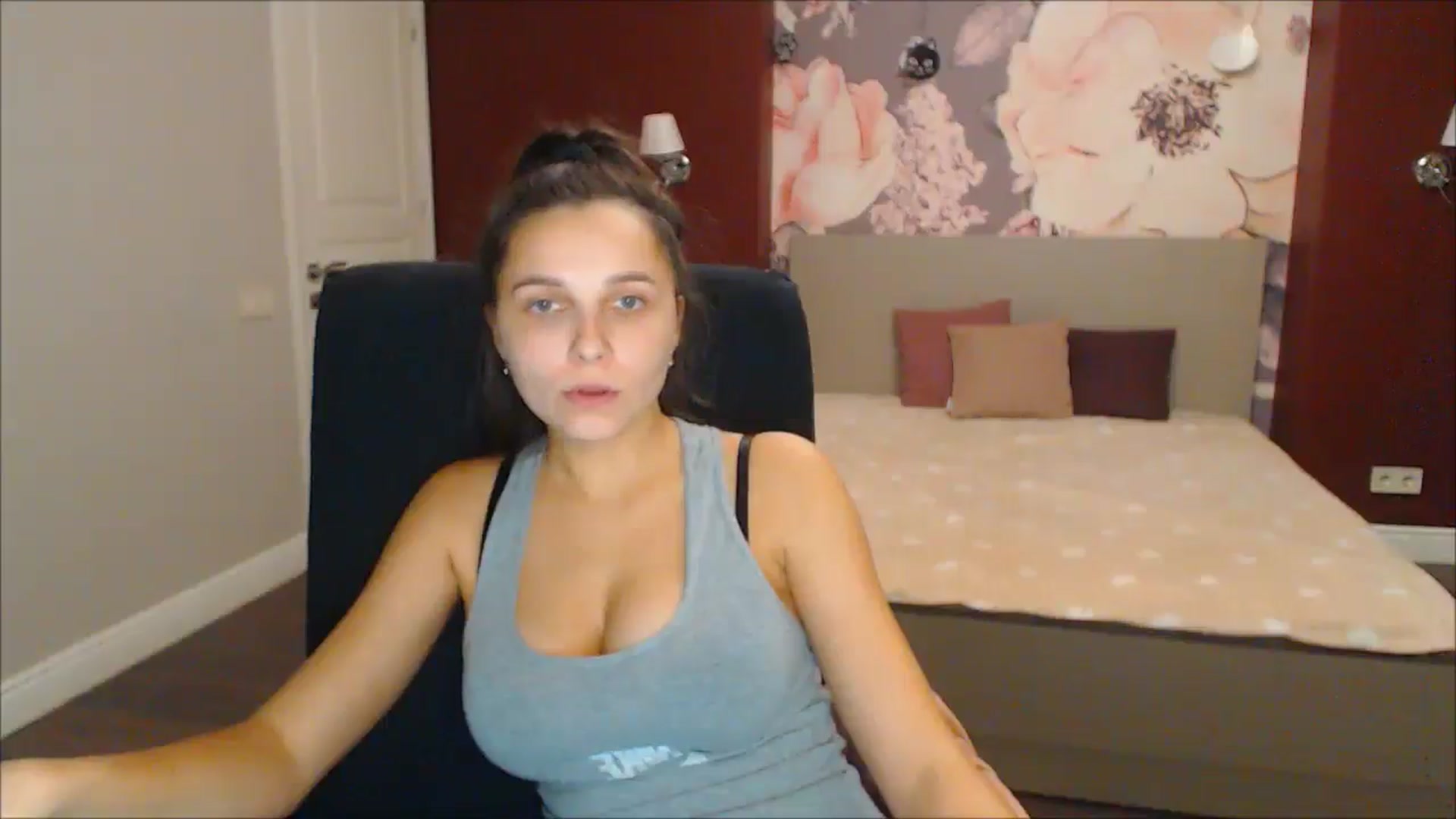 Gallery image thumbnail from Karina_Mils's myfreecams stream on, 12/22/2024, 16:40 image 18 of 20