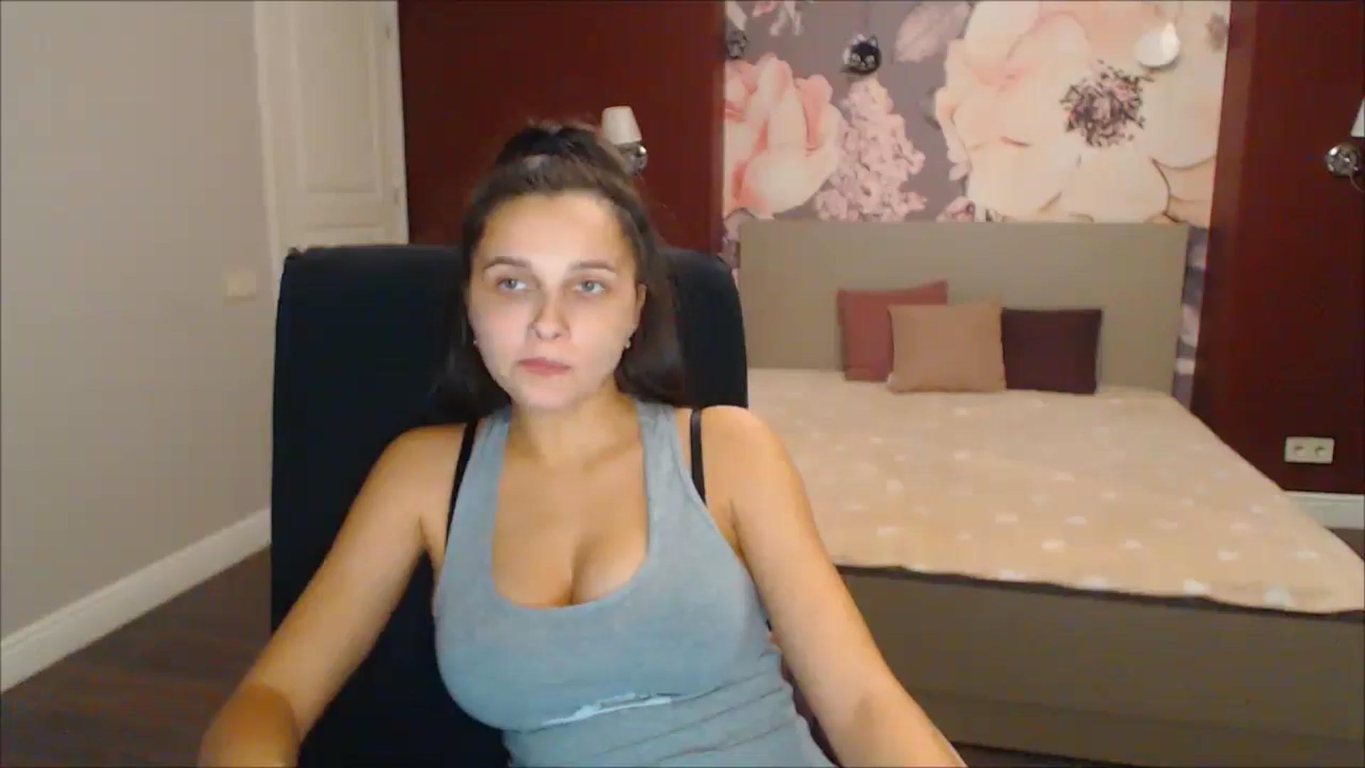 Gallery image thumbnail from Karina_Mils's myfreecams stream on, 12/22/2024, 16:40 image 20 of 20