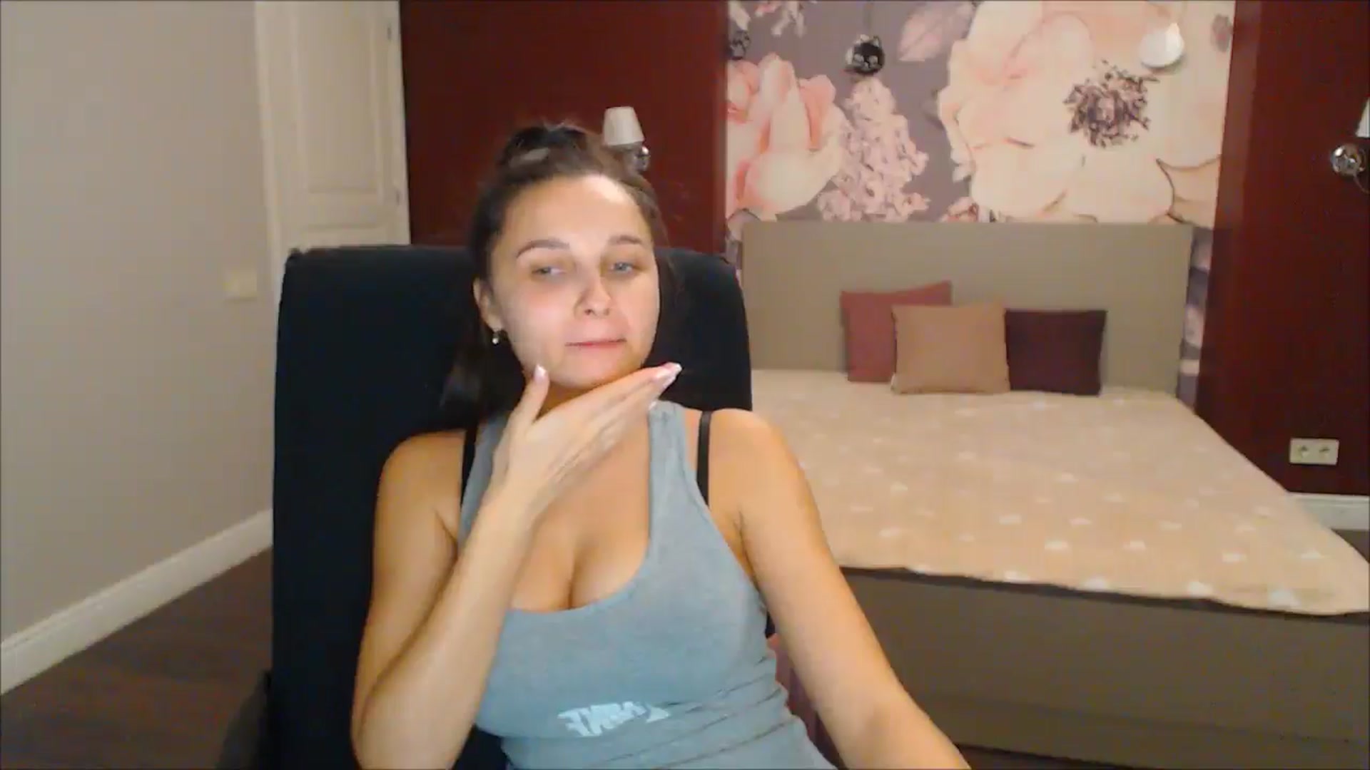 Gallery image thumbnail from Karina_Mils's myfreecams stream on, 12/22/2024, 16:40 image 19 of 20