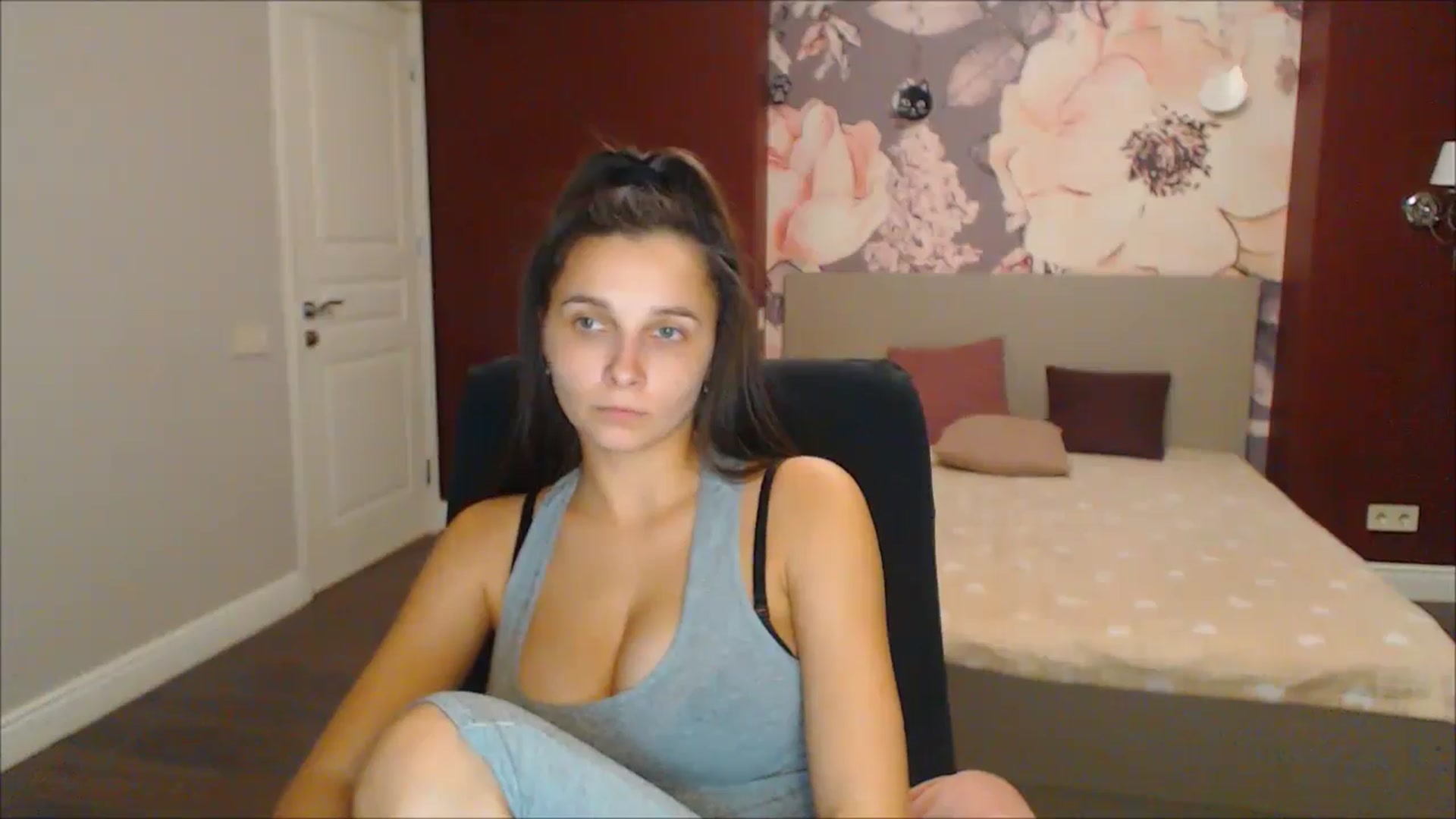 Gallery image thumbnail from Karina_Mils's myfreecams stream on, 12/22/2024, 17:48 image 19 of 20