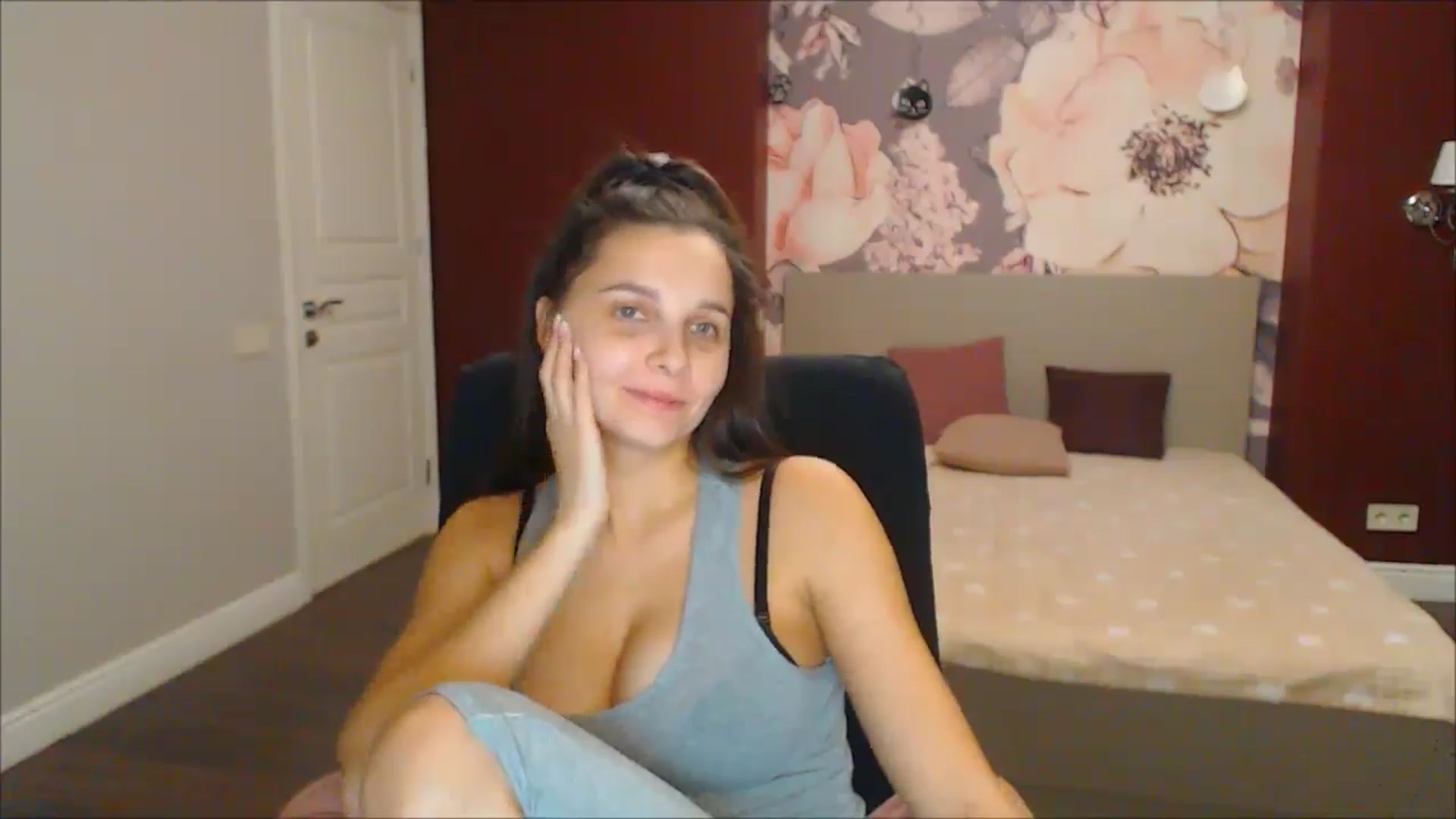 Gallery image thumbnail from Karina_Mils's myfreecams stream on, 12/22/2024, 17:48 image 16 of 20
