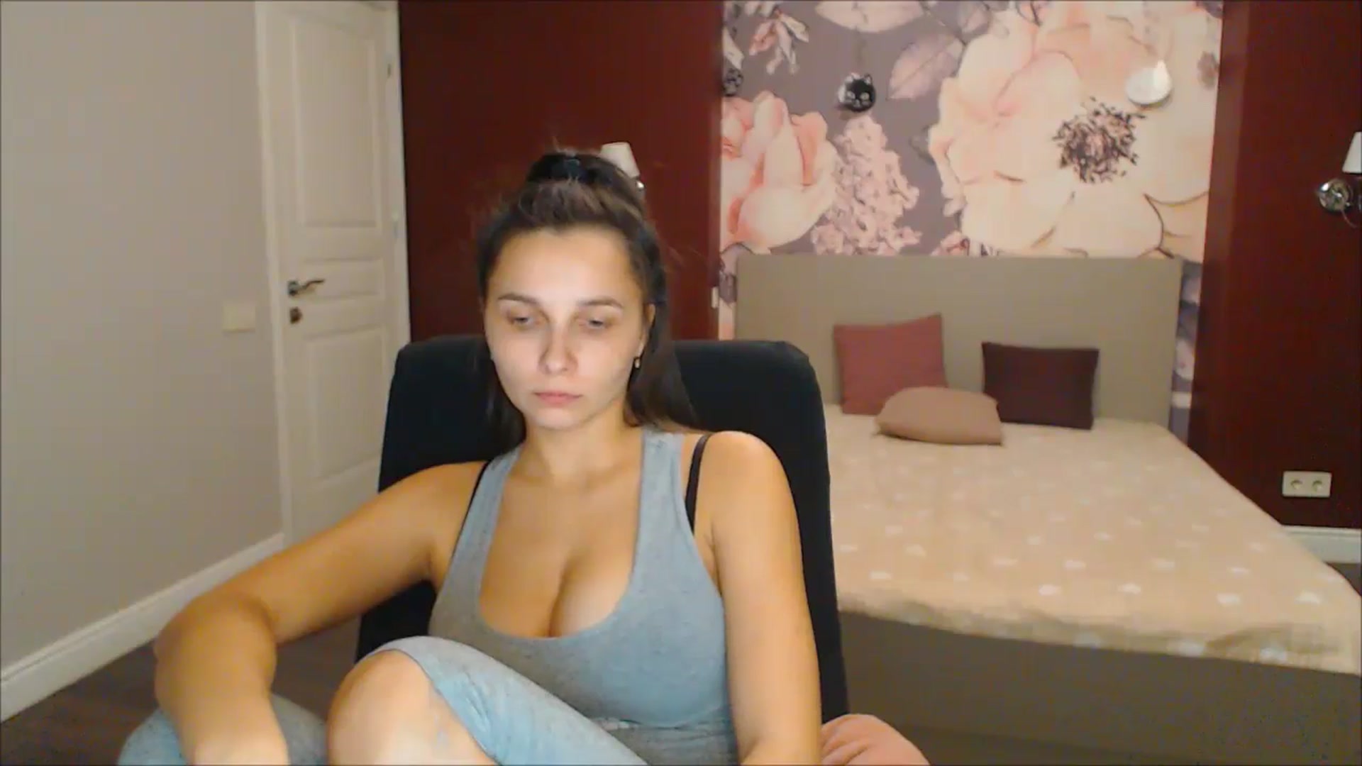 Gallery image thumbnail from Karina_Mils's myfreecams stream on, 12/22/2024, 18:54 image 2 of 20