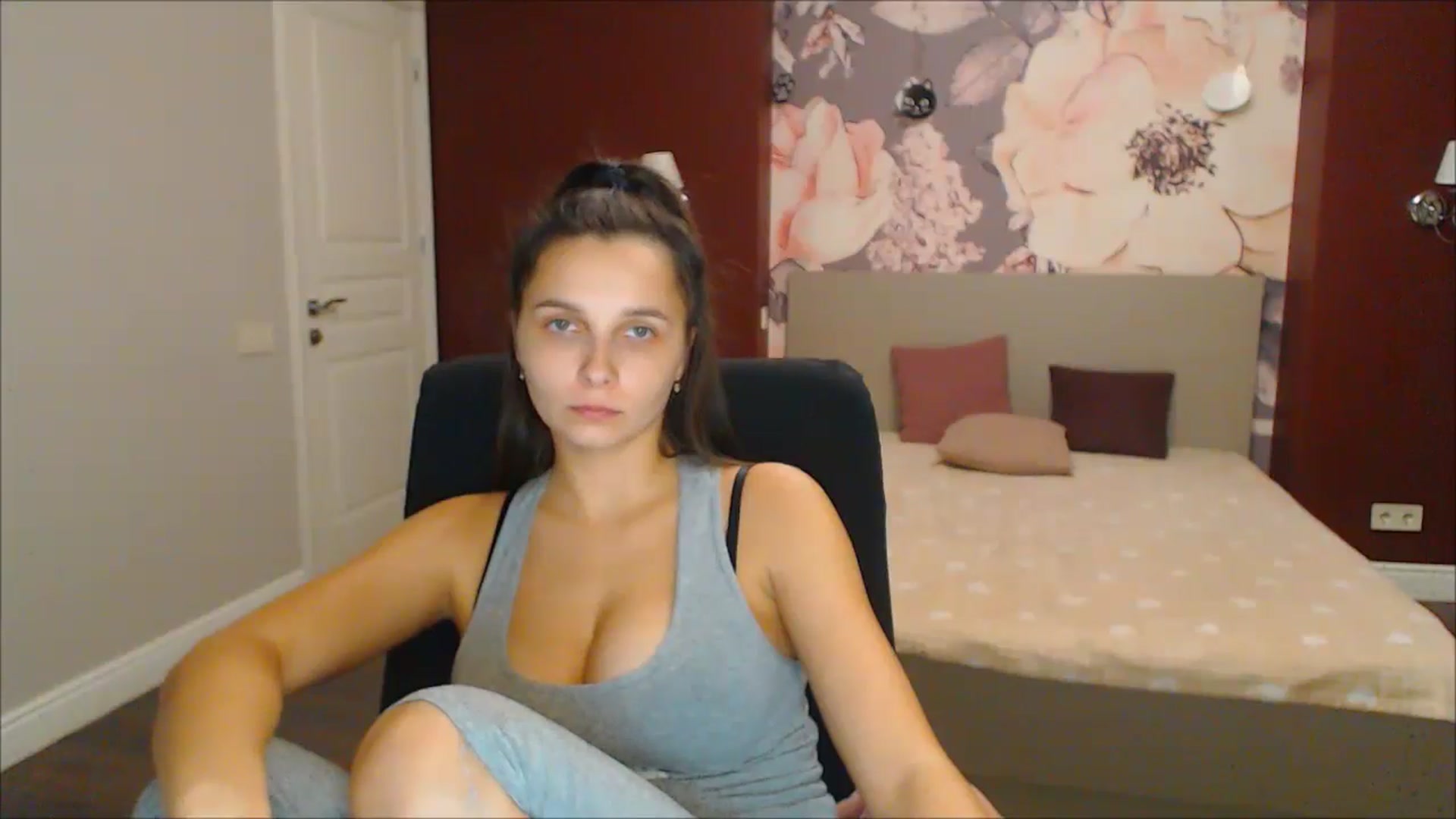 Gallery image thumbnail from Karina_Mils's myfreecams stream on, 12/22/2024, 18:54 image 3 of 20