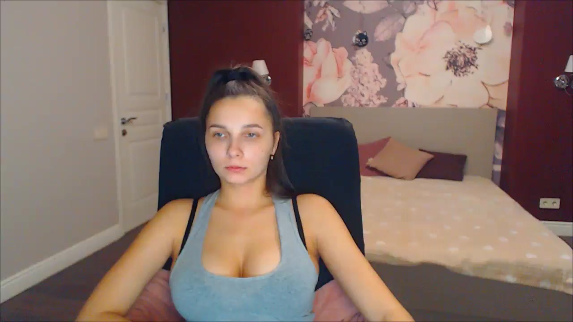 Gallery image thumbnail from Karina_Mils's myfreecams stream on, 12/23/2024, 11:51 image 12 of 20