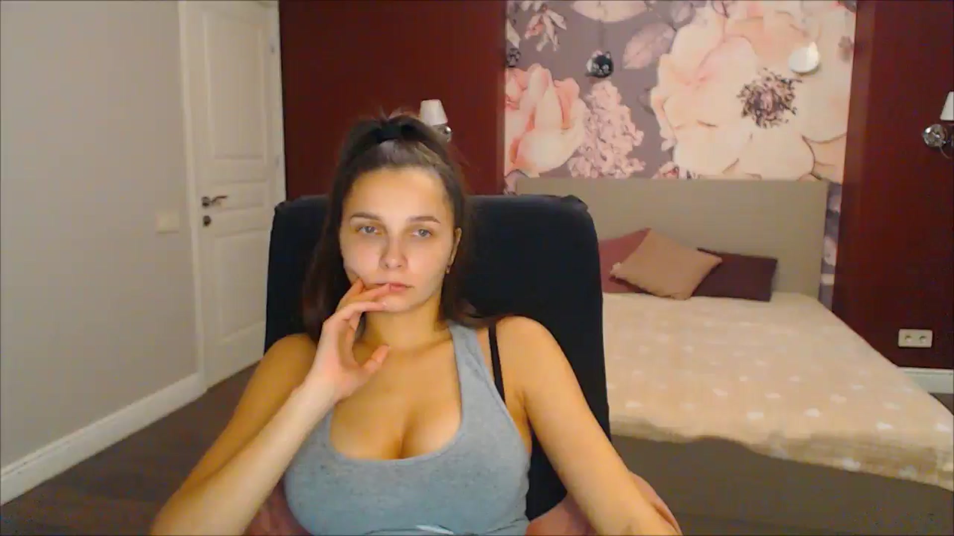Gallery image thumbnail from Karina_Mils's myfreecams stream on, 12/23/2024, 11:51 image 19 of 20