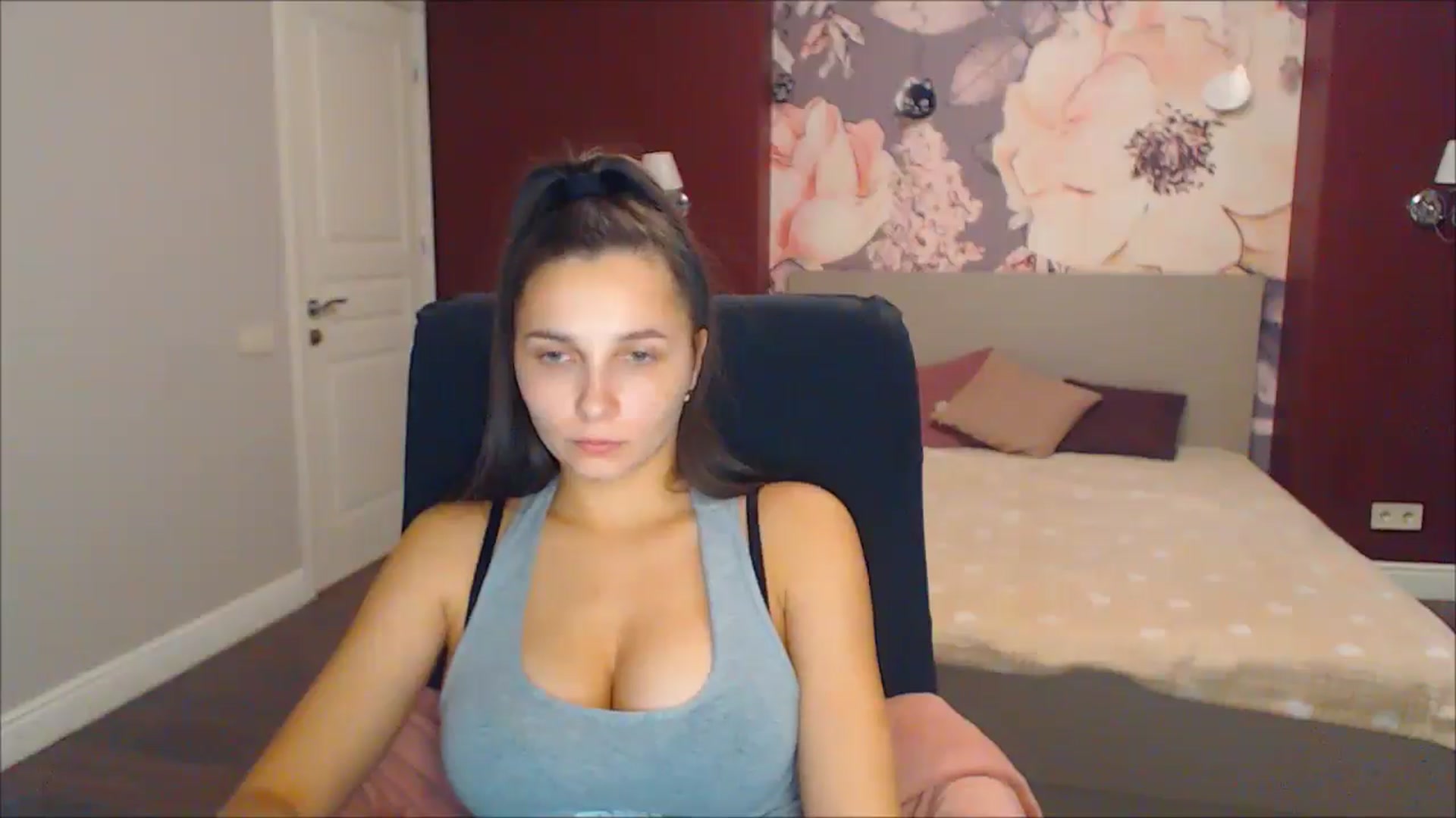 Gallery image thumbnail from Karina_Mils's myfreecams stream on, 12/23/2024, 11:51 image 4 of 20