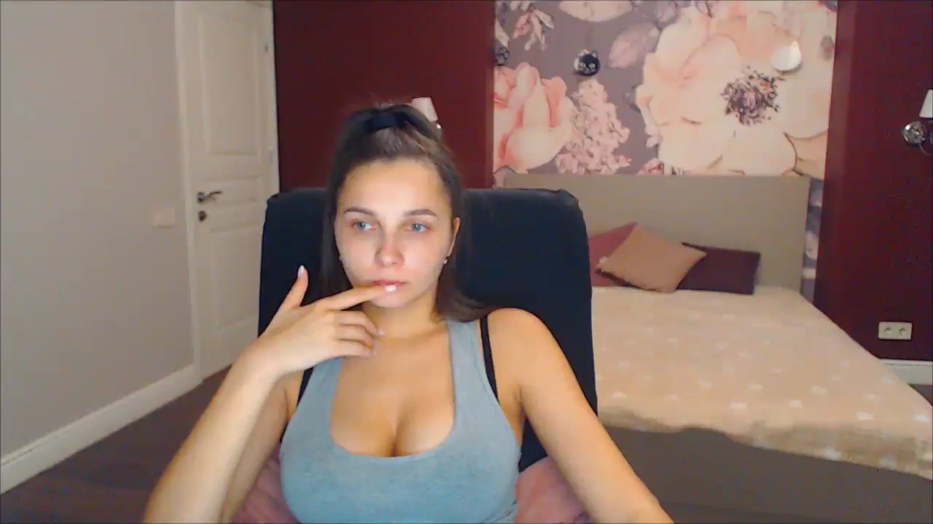 Gallery image thumbnail from Karina_Mils's myfreecams stream on, 12/23/2024, 11:51 image 8 of 20