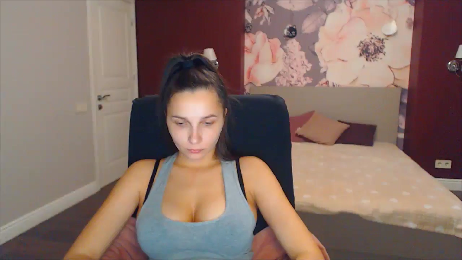 Gallery image thumbnail from Karina_Mils's myfreecams stream on, 12/23/2024, 11:51 image 14 of 20