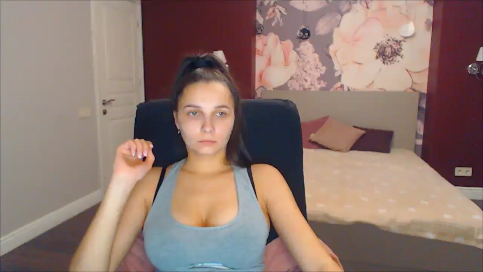 Gallery image thumbnail from Karina_Mils's myfreecams stream on, 12/23/2024, 11:51 image 10 of 20
