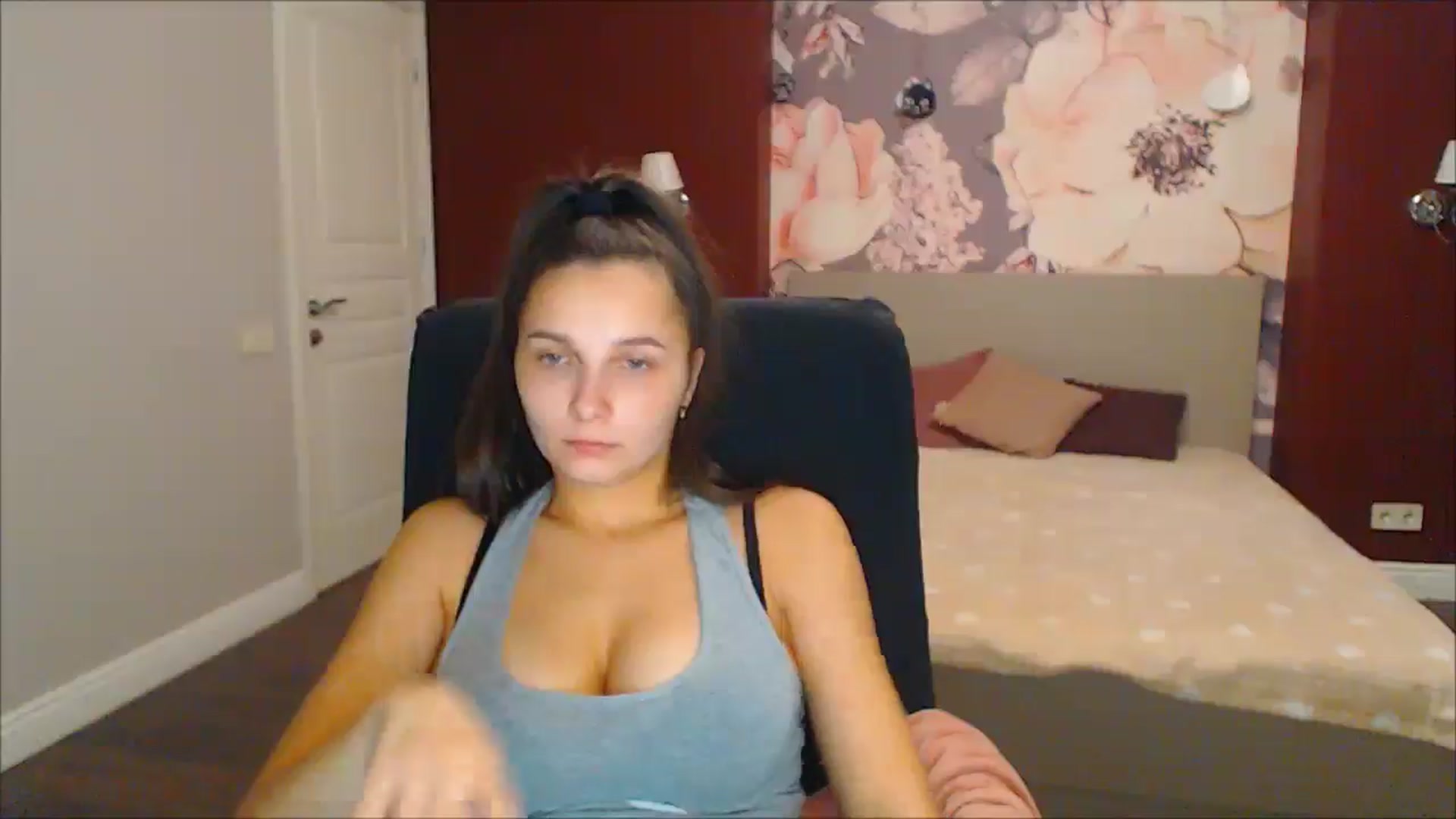 Gallery image thumbnail from Karina_Mils's myfreecams stream on, 12/23/2024, 11:51 image 17 of 20