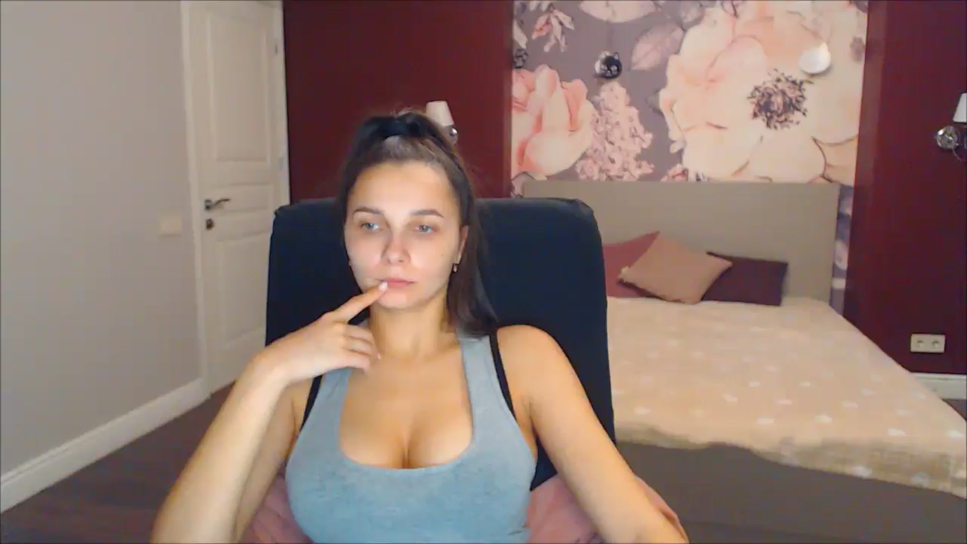 Gallery image thumbnail from Karina_Mils's myfreecams stream on, 12/23/2024, 11:51 image 11 of 20