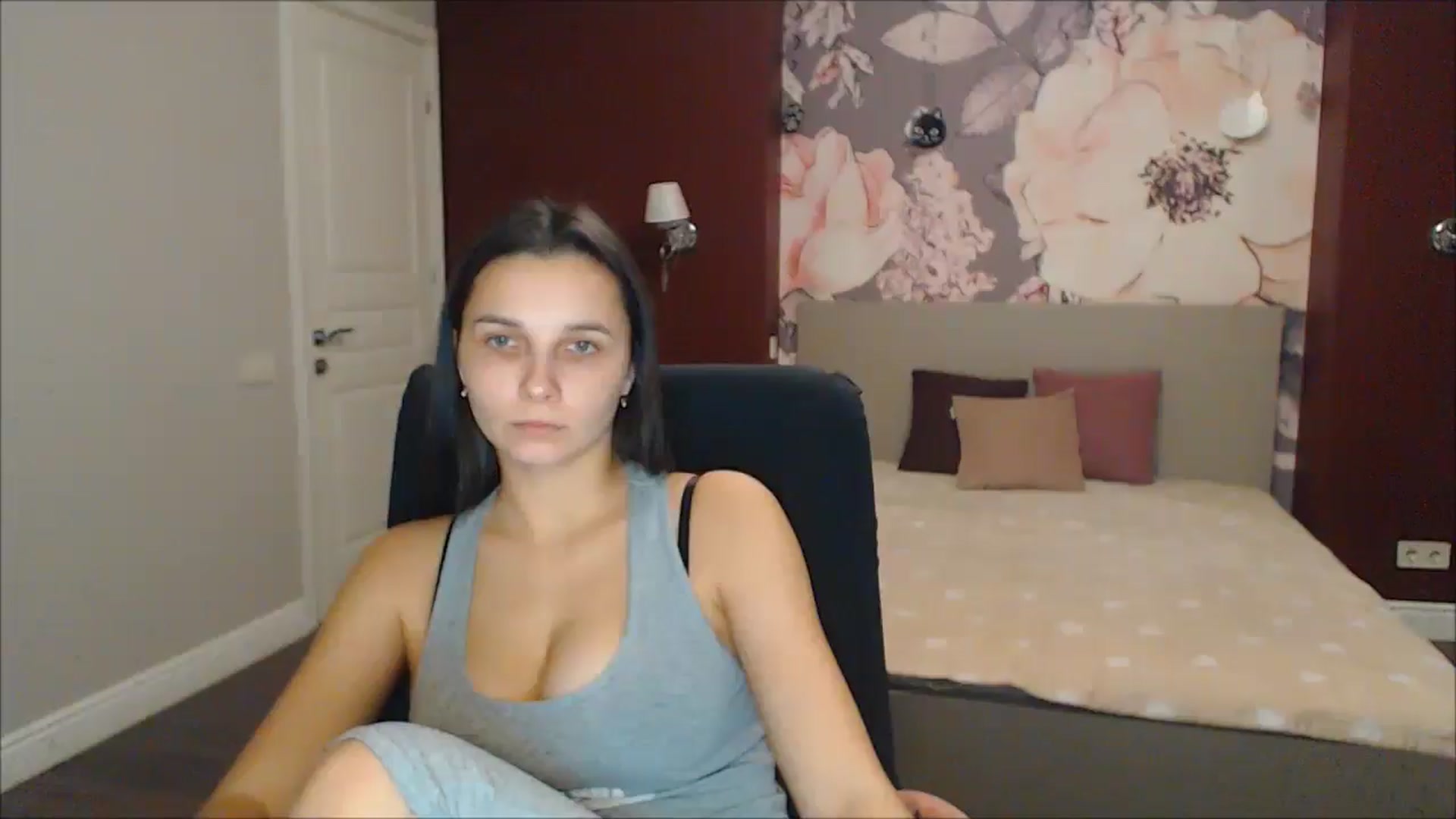 Gallery image thumbnail from Karina_Mils's myfreecams stream on, 12/28/2024, 18:27 image 15 of 20