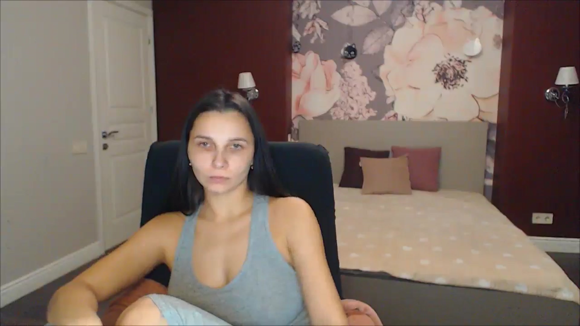 Gallery image thumbnail from Karina_Mils's myfreecams stream on, 12/28/2024, 18:27 image 9 of 20