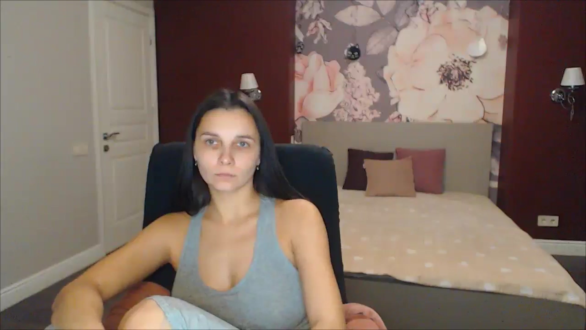 Gallery image thumbnail from Karina_Mils's myfreecams stream on, 12/28/2024, 18:27 image 5 of 20