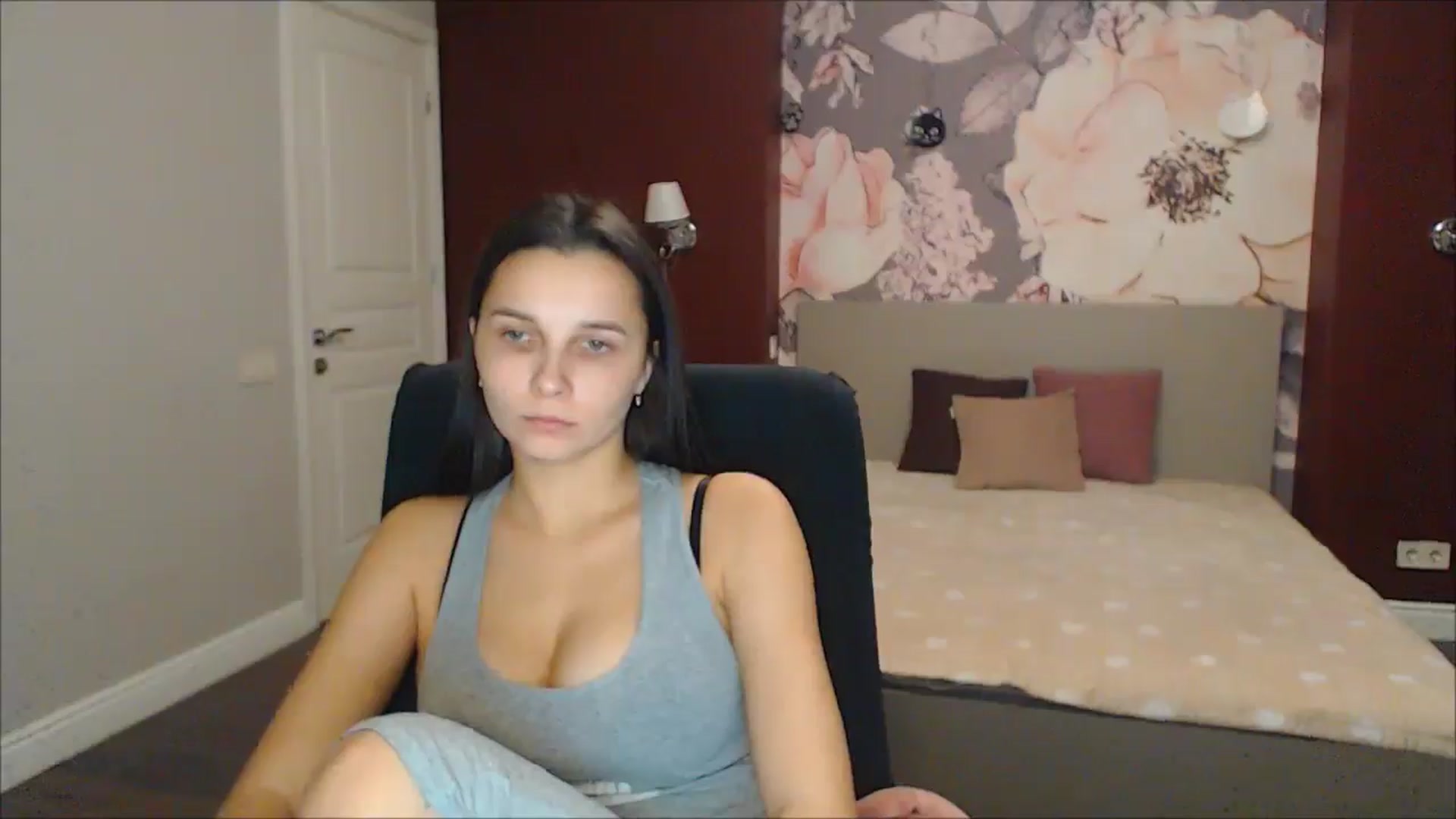 Gallery image thumbnail from Karina_Mils's myfreecams stream on, 12/28/2024, 18:27 image 12 of 20