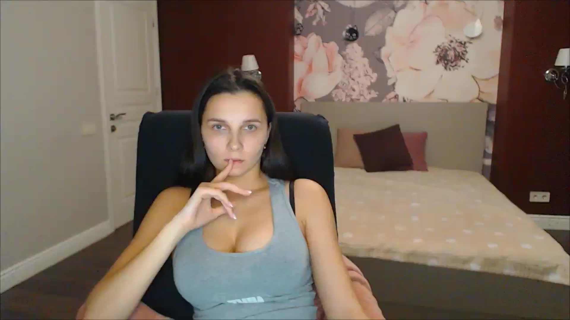 Gallery image thumbnail from Karina_Mils's myfreecams stream on, 12/29/2024, 17:56 image 17 of 20