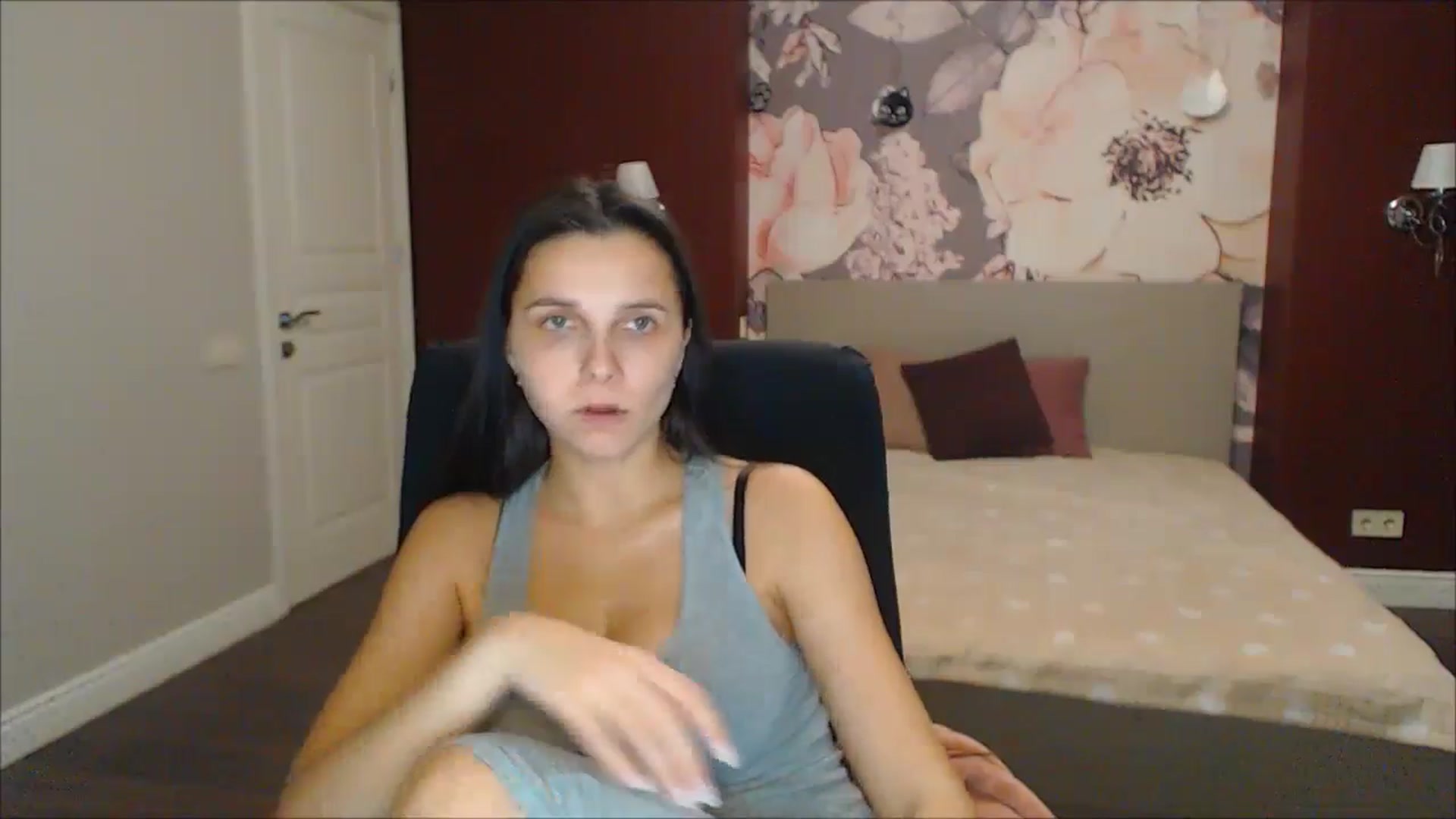 Gallery image thumbnail from Karina_Mils's myfreecams stream on, 12/29/2024, 19:07 image 16 of 20
