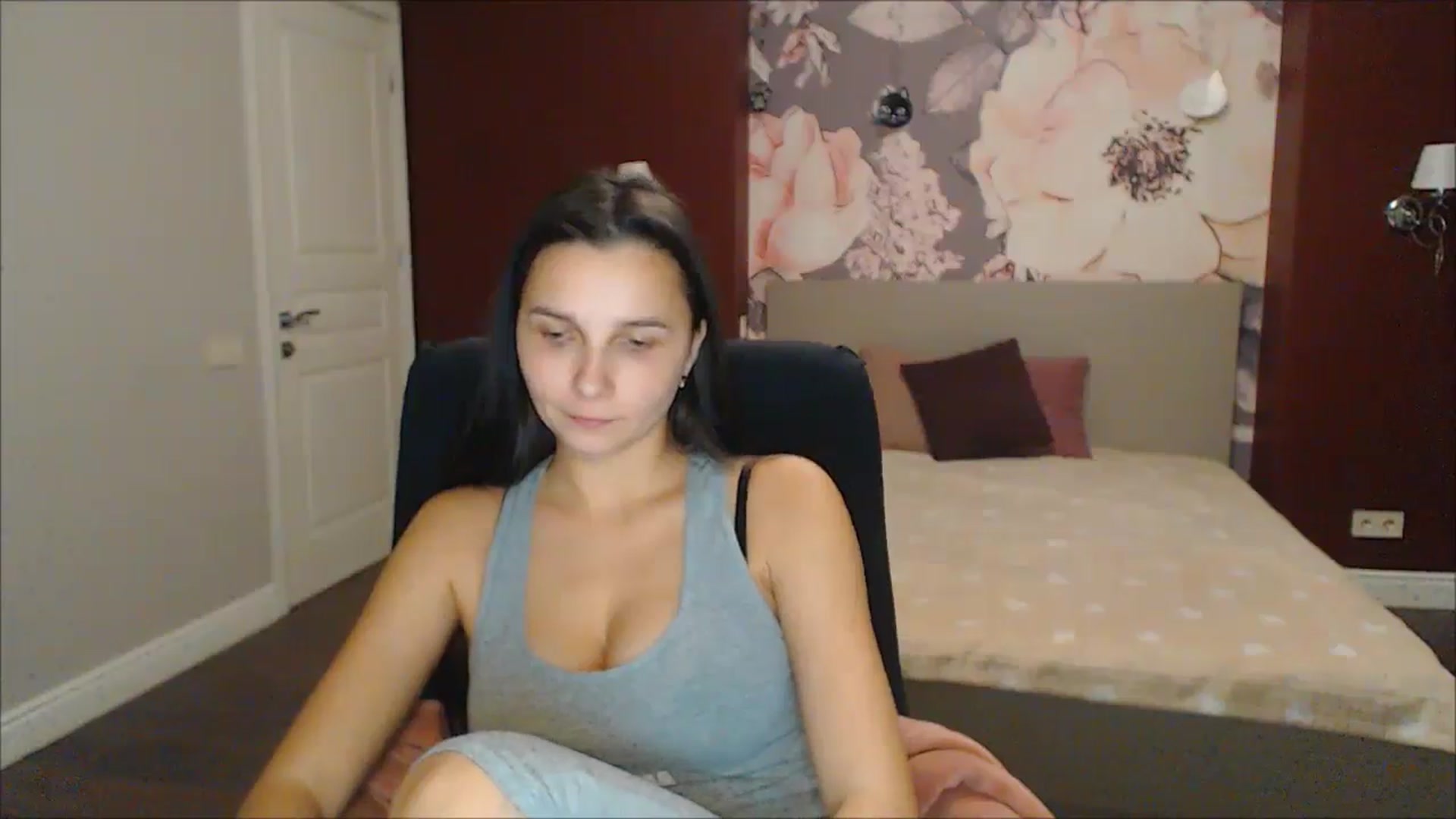 Gallery image thumbnail from Karina_Mils's myfreecams stream on, 12/29/2024, 19:07 image 2 of 20