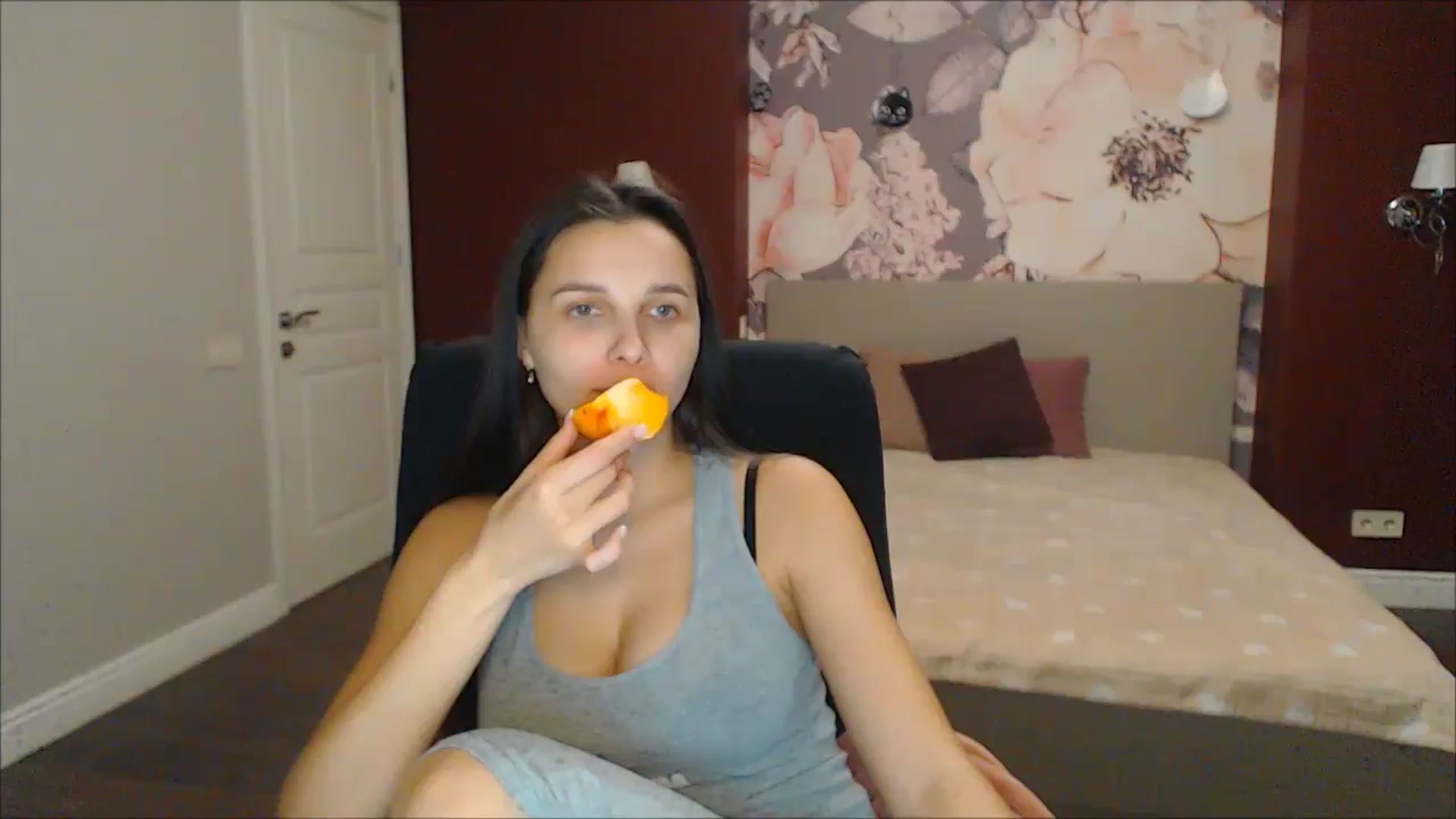 Gallery image thumbnail from Karina_Mils's myfreecams stream on, 12/29/2024, 19:07 image 1 of 20