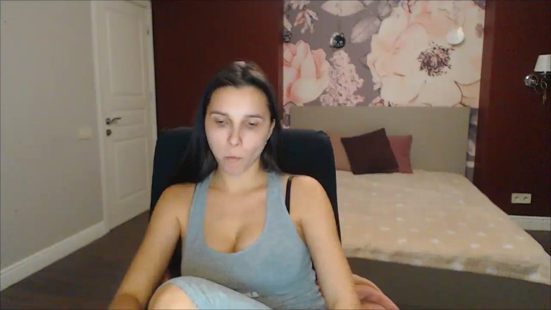 Gallery image thumbnail from Karina_Mils's myfreecams stream on, 12/29/2024, 19:07 image 4 of 20