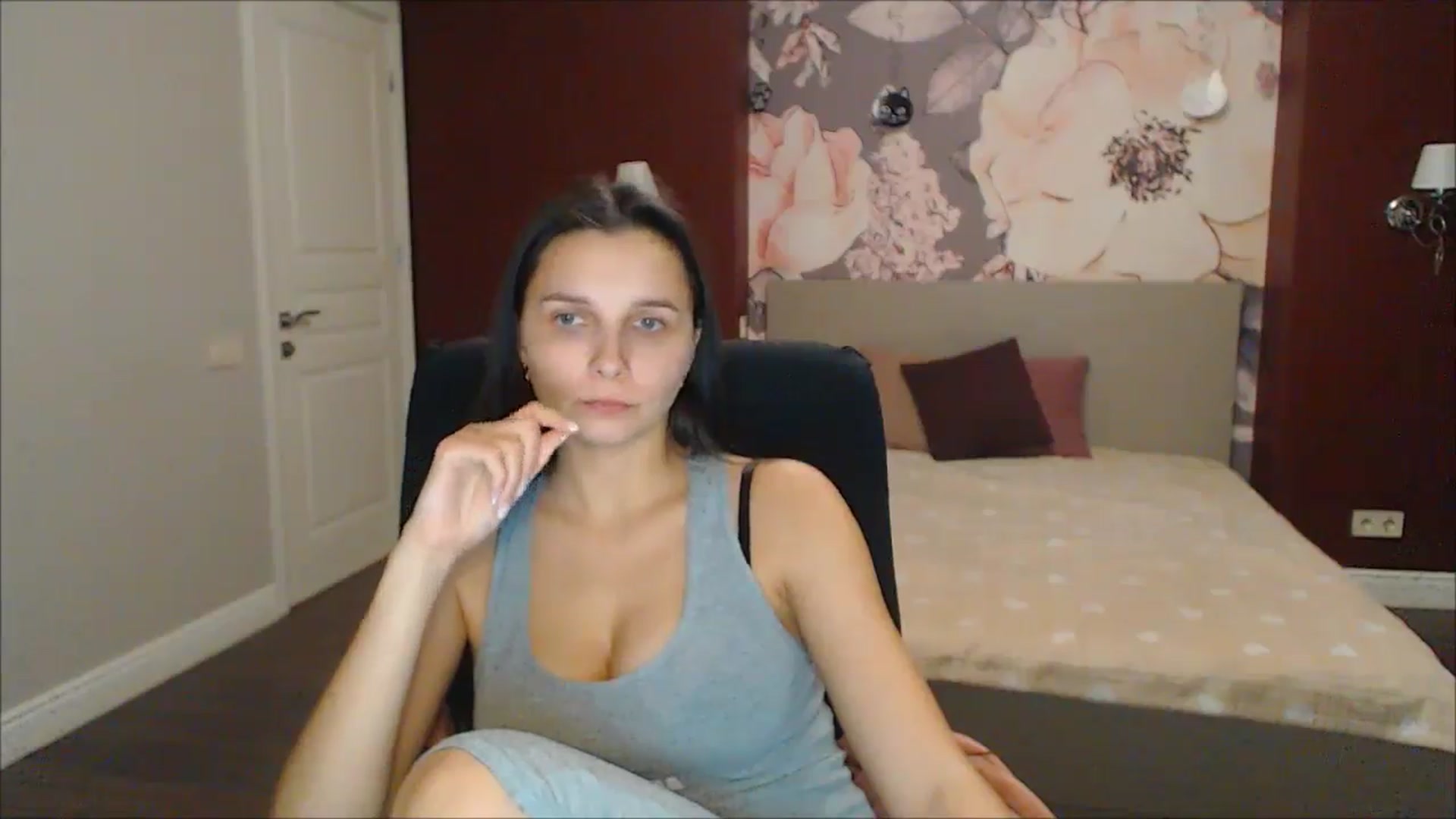 Gallery image thumbnail from Karina_Mils's myfreecams stream on, 12/29/2024, 19:07 image 11 of 20