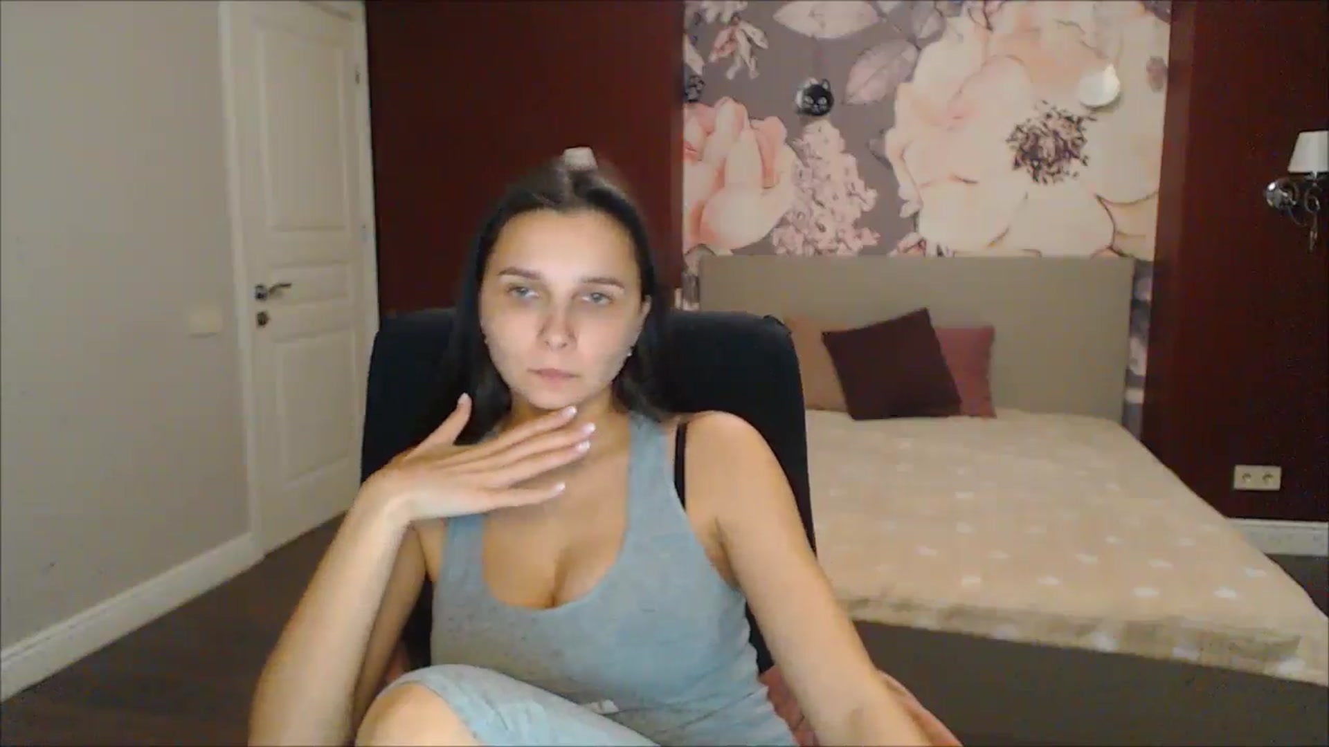 Gallery image thumbnail from Karina_Mils's myfreecams stream on, 12/29/2024, 19:07 image 3 of 20
