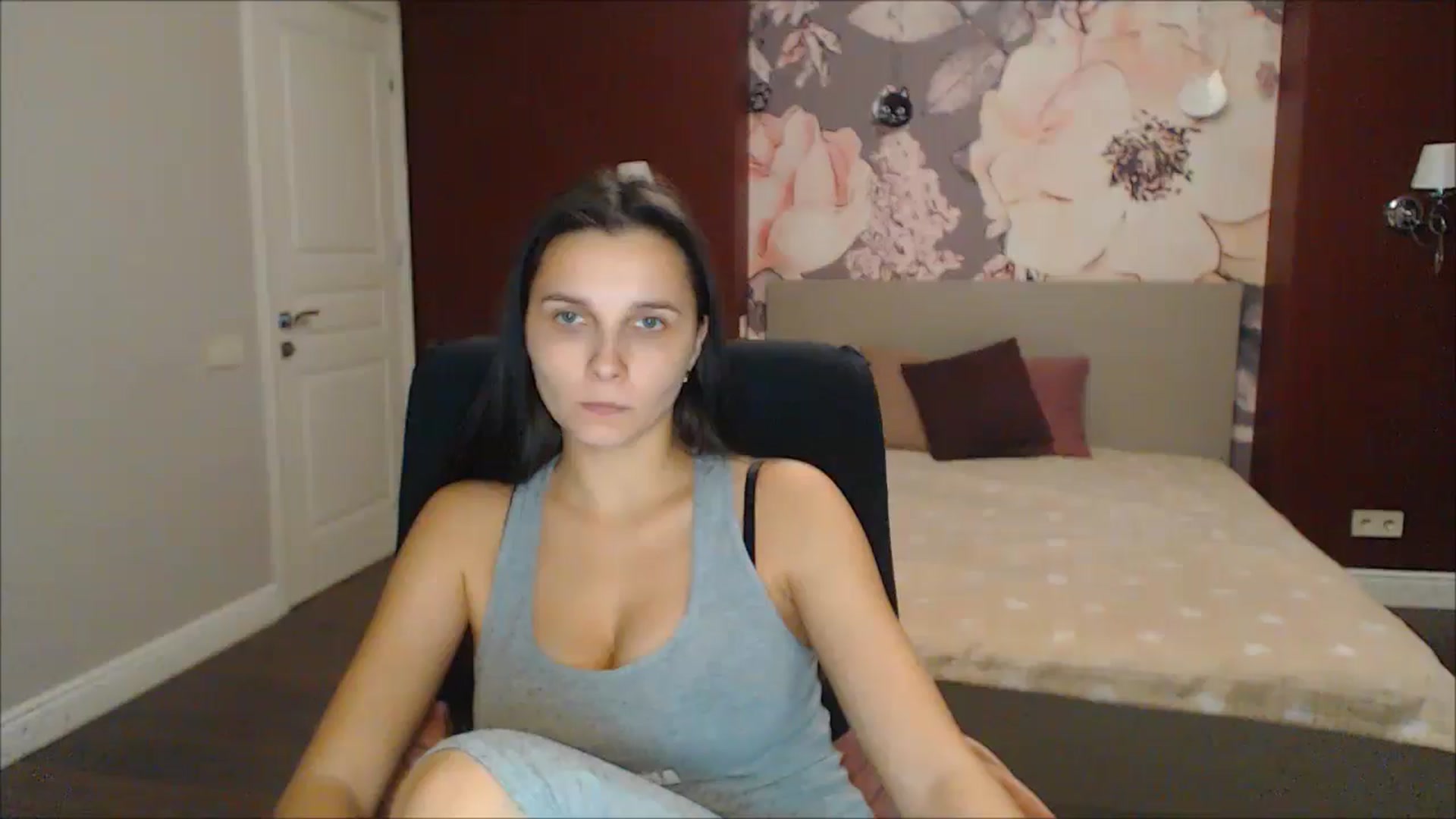Gallery image thumbnail from Karina_Mils's myfreecams stream on, 12/29/2024, 19:07 image 7 of 20