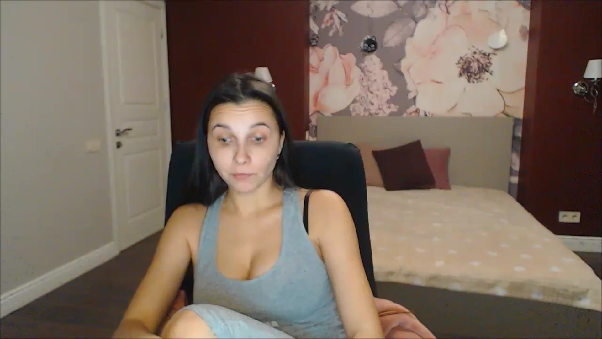 Gallery image thumbnail from Karina_Mils's myfreecams stream on, 12/29/2024, 19:07 image 15 of 20