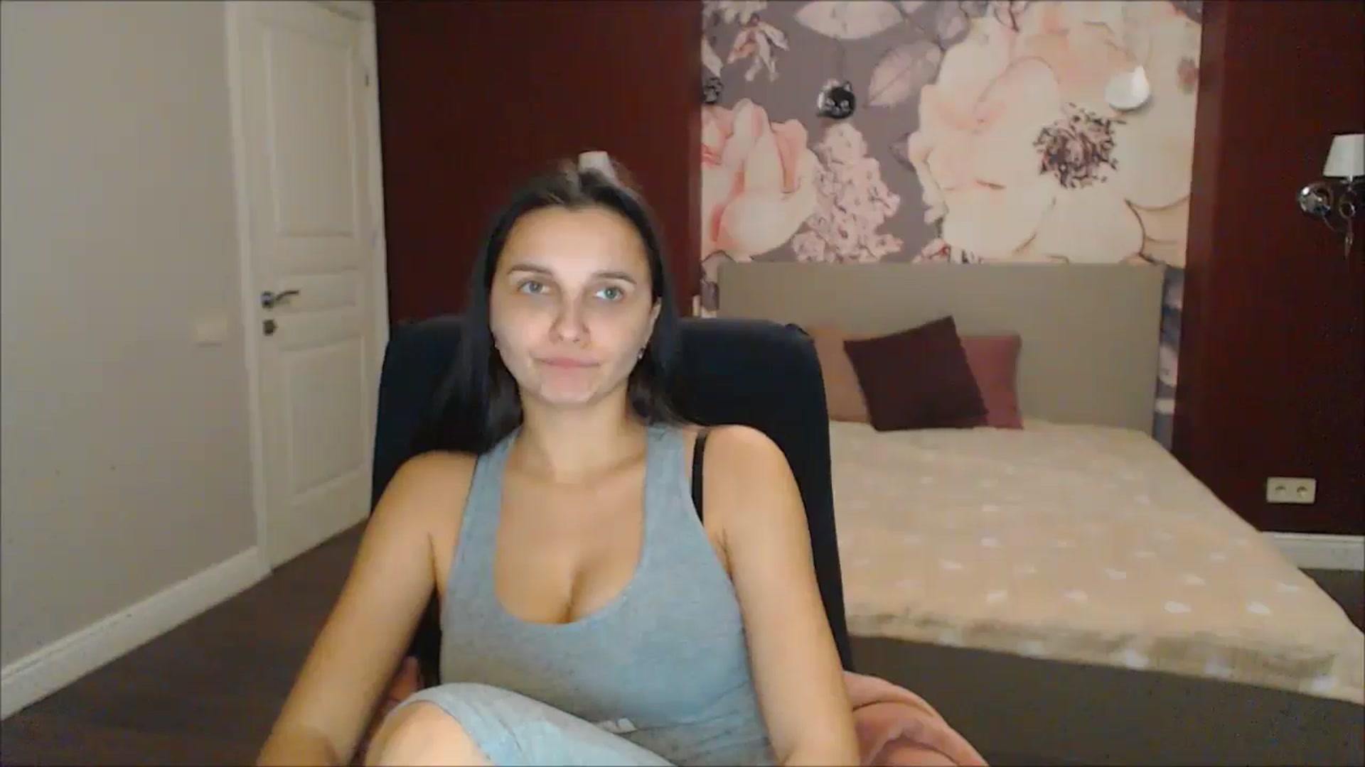 Gallery image thumbnail from Karina_Mils's myfreecams stream on, 12/29/2024, 19:07 image 6 of 20
