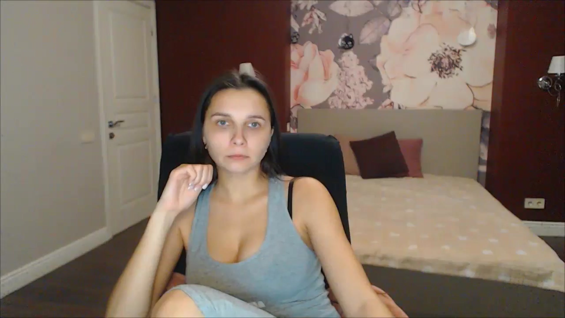 Gallery image thumbnail from Karina_Mils's myfreecams stream on, 12/29/2024, 19:07 image 18 of 20