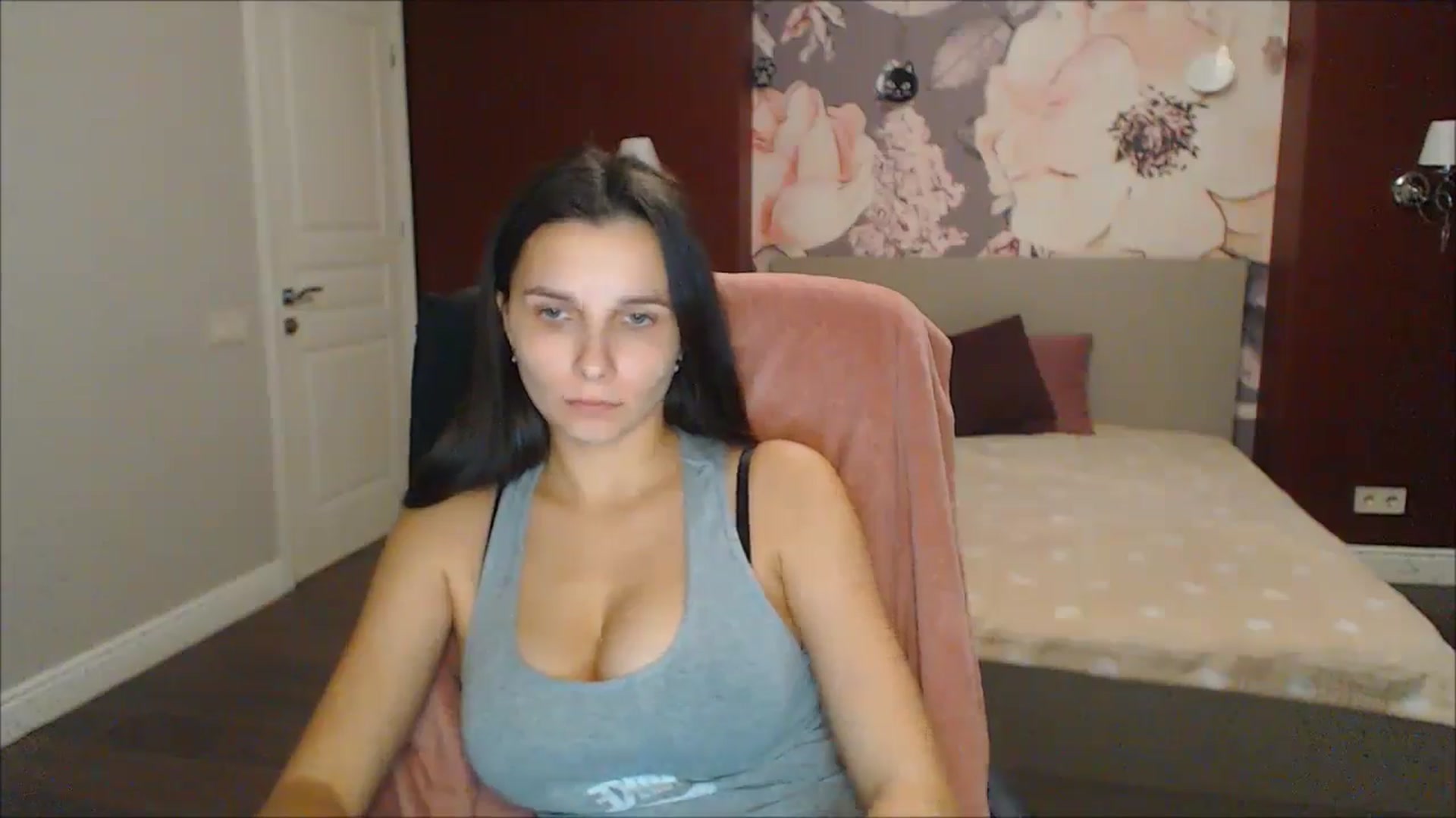 Gallery image thumbnail from Karina_Mils's myfreecams stream on, 12/29/2024, 20:08 image 16 of 20