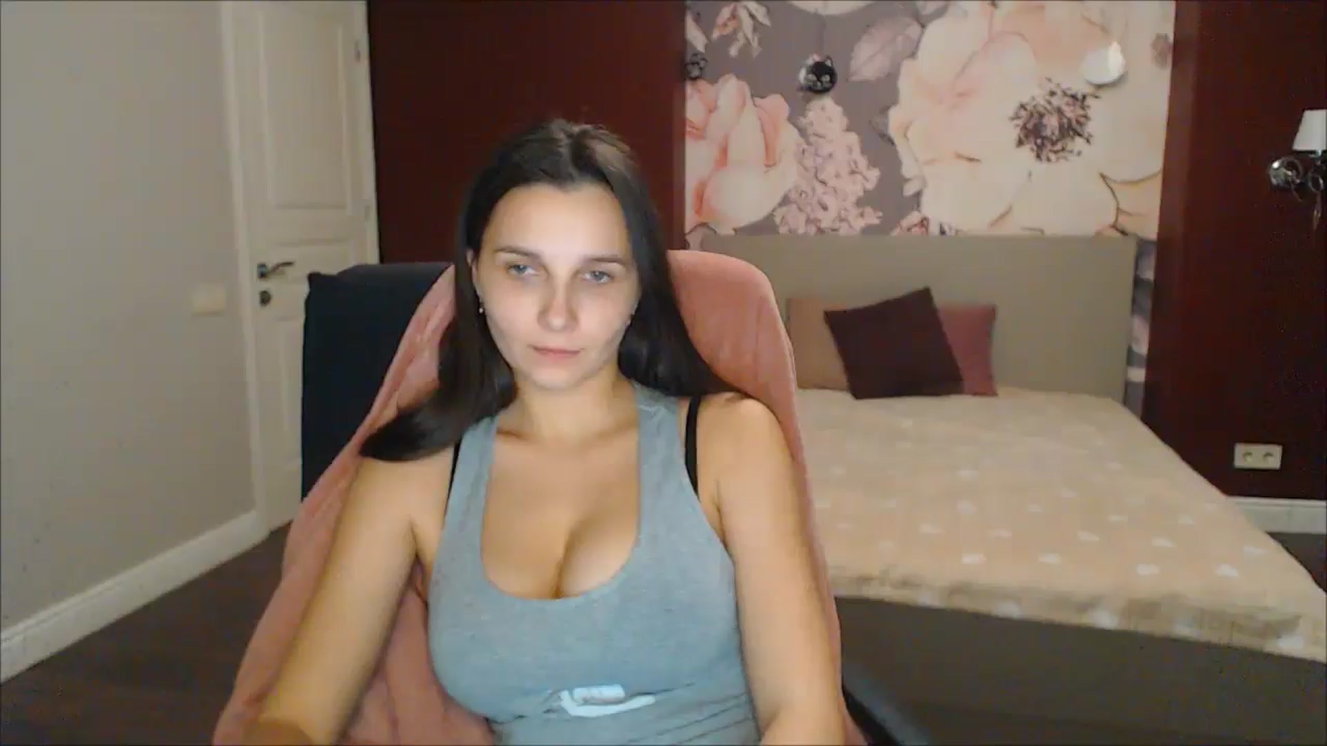 Gallery image thumbnail from Karina_Mils's myfreecams stream on, 12/29/2024, 20:08 image 13 of 20