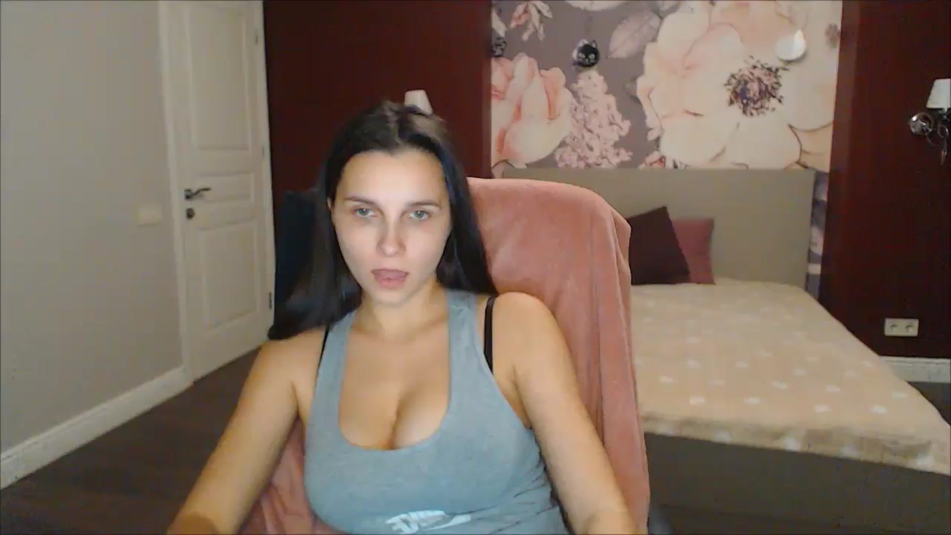 Gallery image thumbnail from Karina_Mils's myfreecams stream on, 12/29/2024, 20:08 image 18 of 20