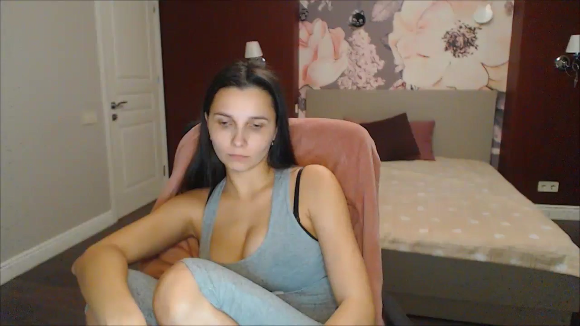 Gallery image thumbnail from Karina_Mils's myfreecams stream on, 12/29/2024, 20:08 image 7 of 20