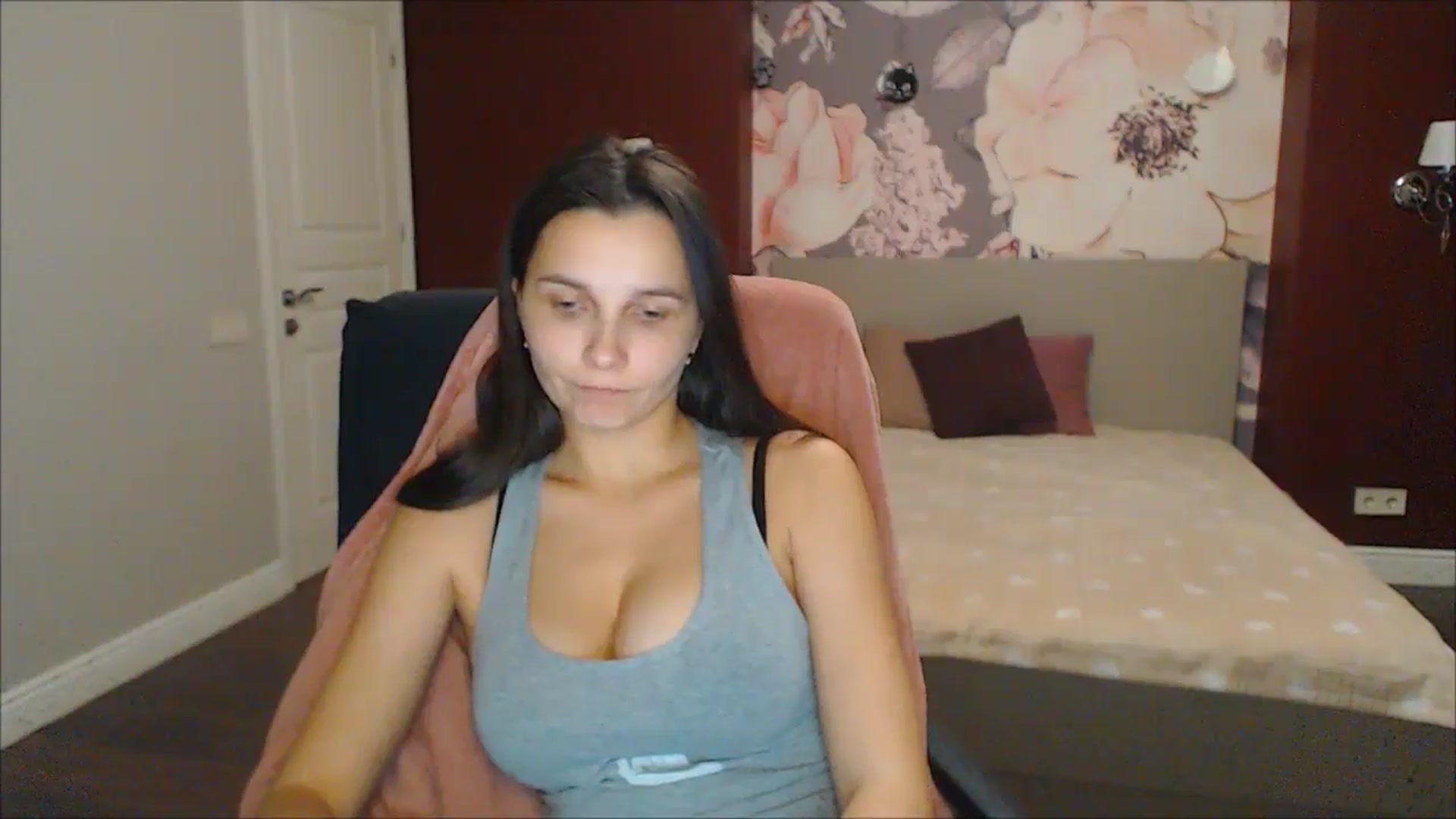 Gallery image thumbnail from Karina_Mils's myfreecams stream on, 12/29/2024, 20:08 image 14 of 20