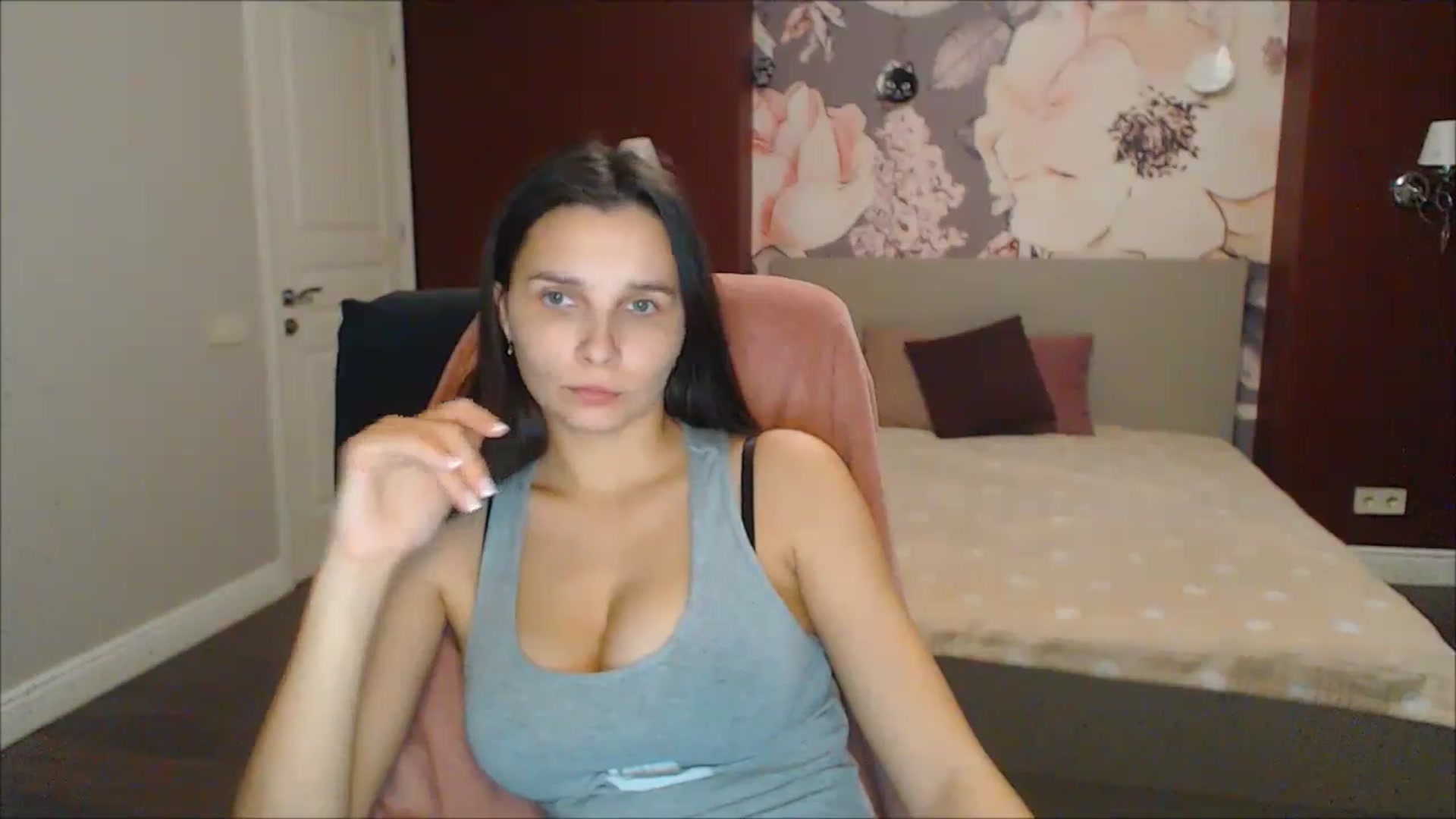 Gallery image thumbnail from Karina_Mils's myfreecams stream on, 12/29/2024, 20:08 image 15 of 20